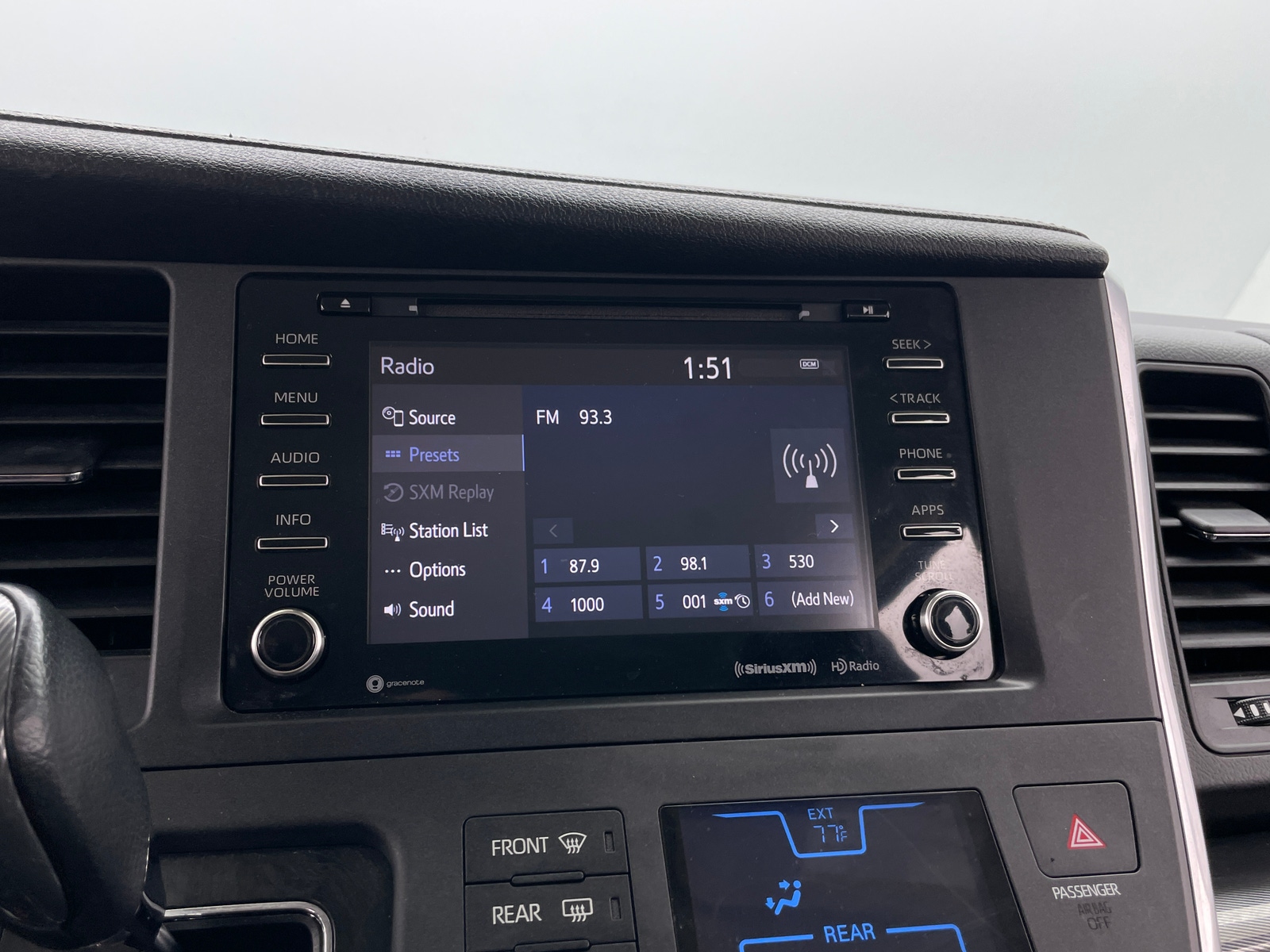 Thumbnail: 2018 Toyota Sienna - 3