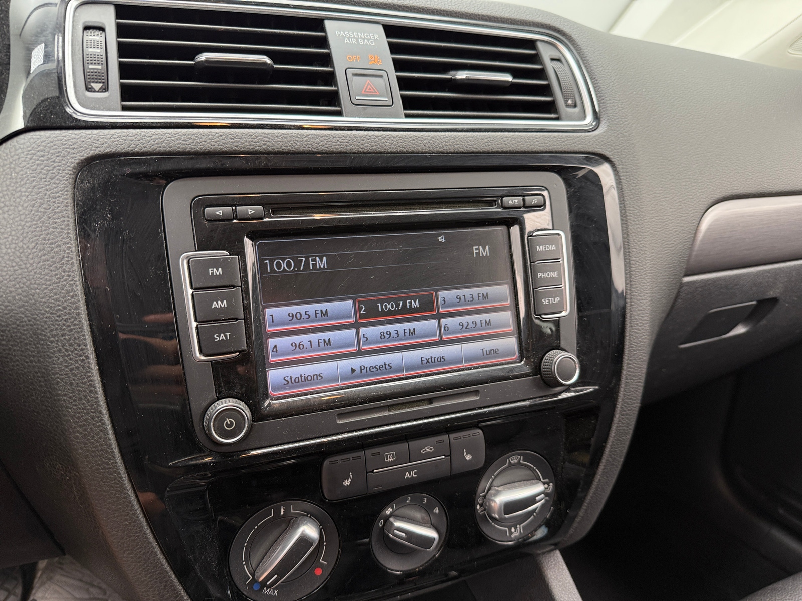 Thumbnail: 2015 Volkswagen Jetta - 4
