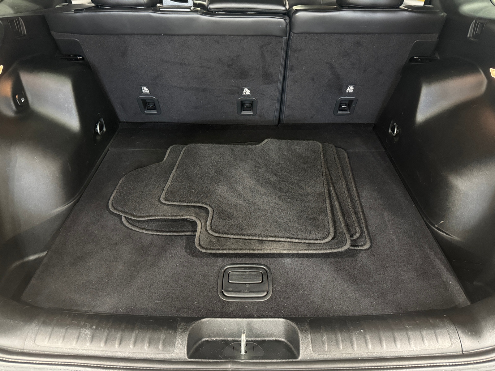 Thumbnail: 2019 Jeep Cherokee - 6