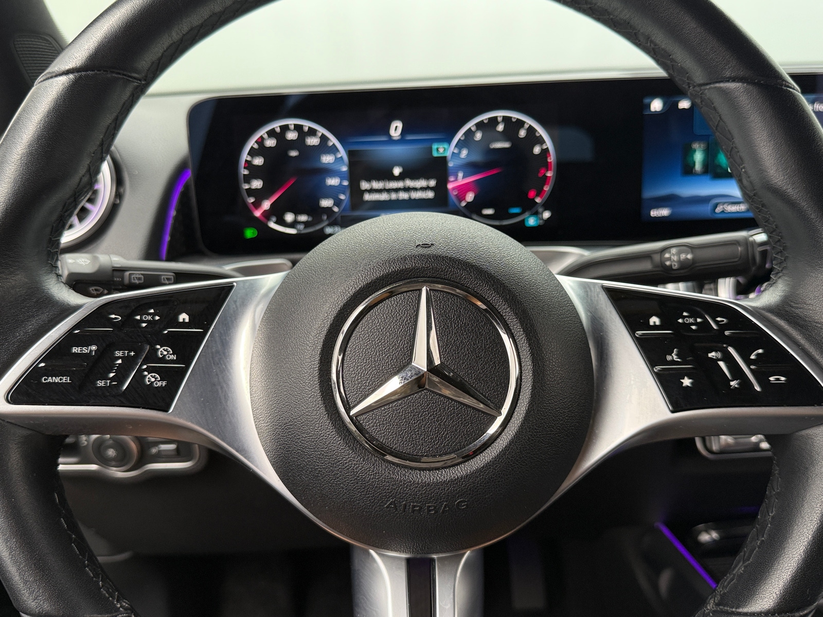 Thumbnail: 2024 Mercedes-Benz GLB - 4