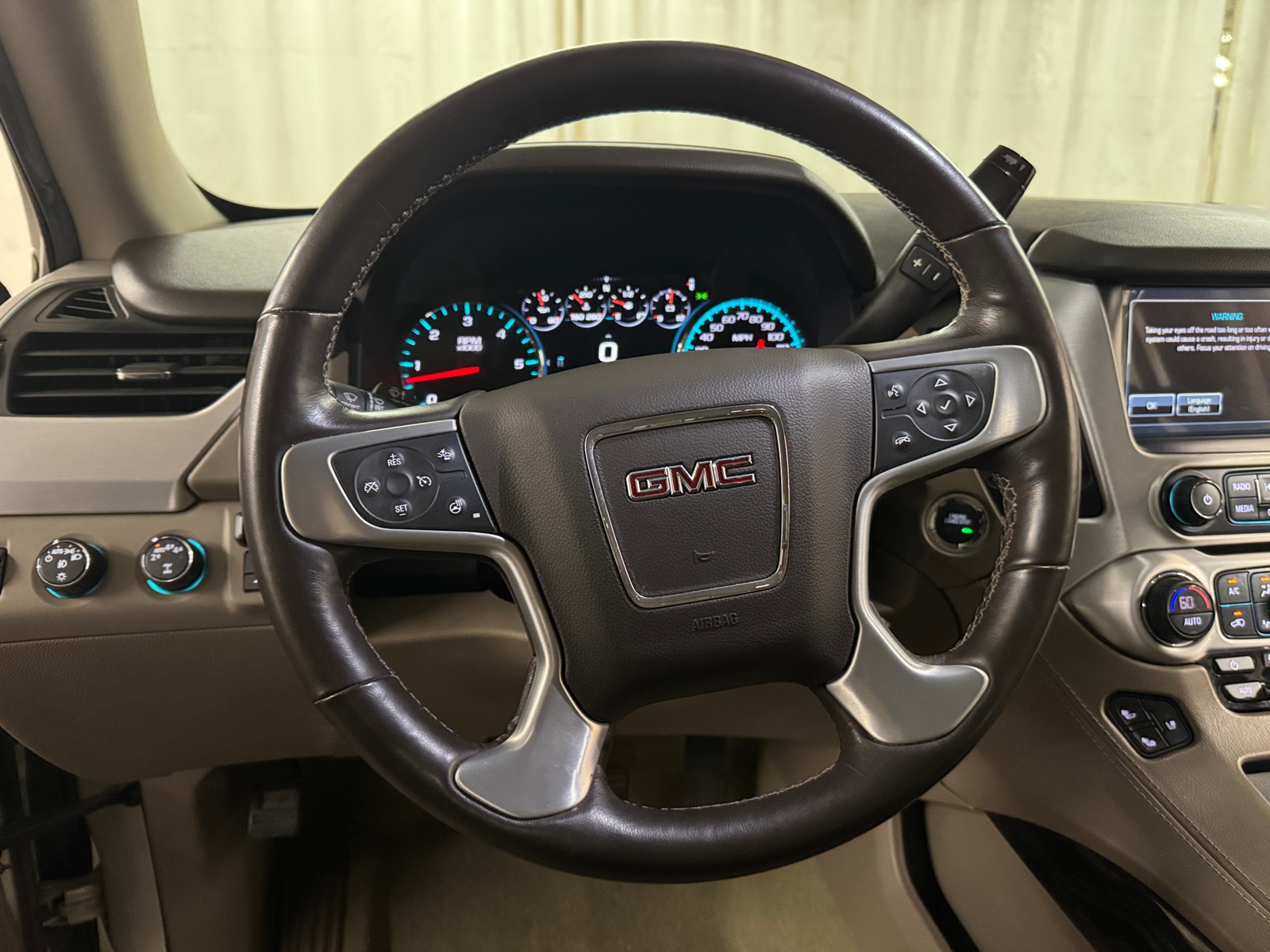 Thumbnail: 2017 GMC Yukon XL - 4