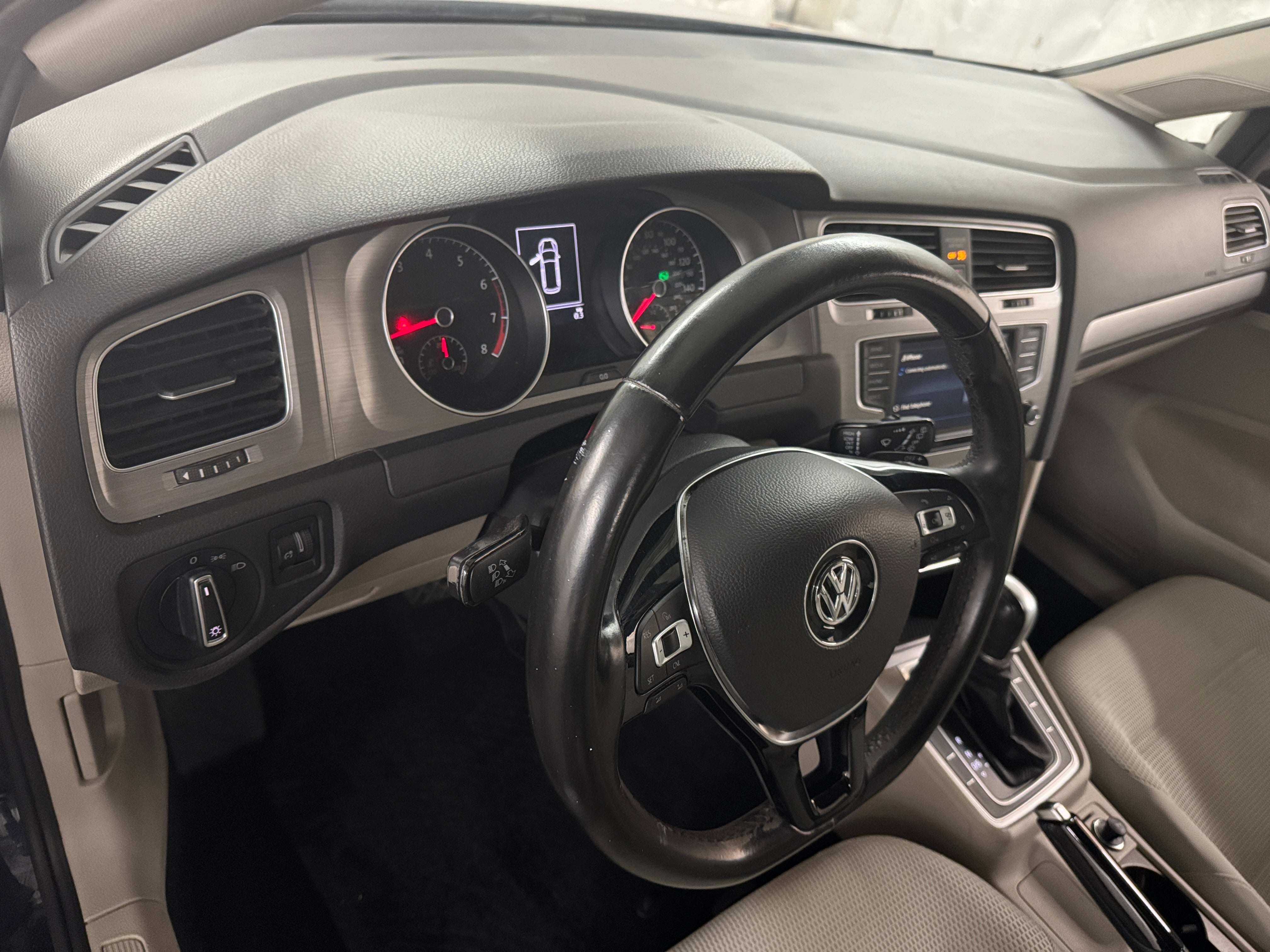 2017 Volkswagen Golf SportWagen