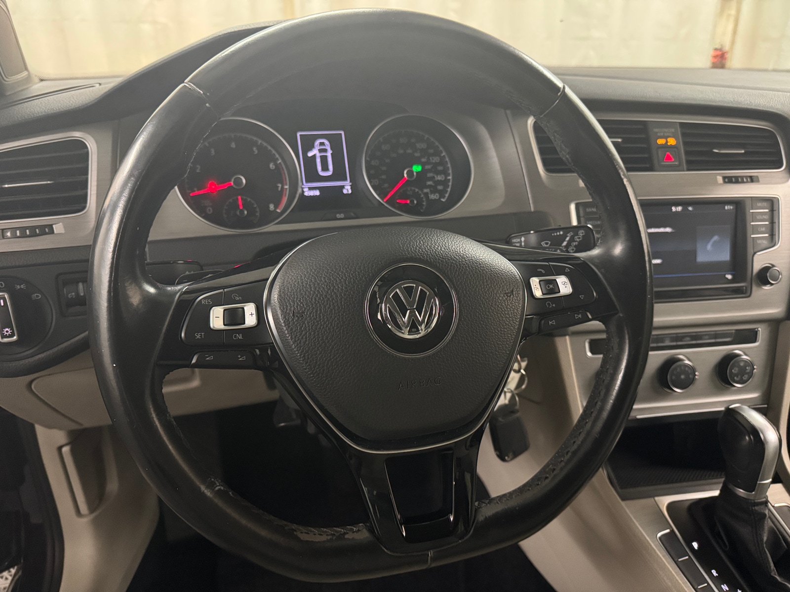 Thumbnail: 2017 Volkswagen e-Golf - 5