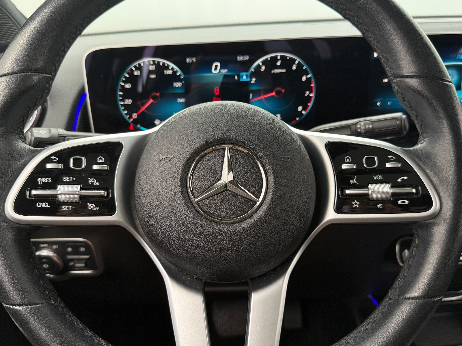 Thumbnail: 2020 Mercedes-Benz GLB - 4