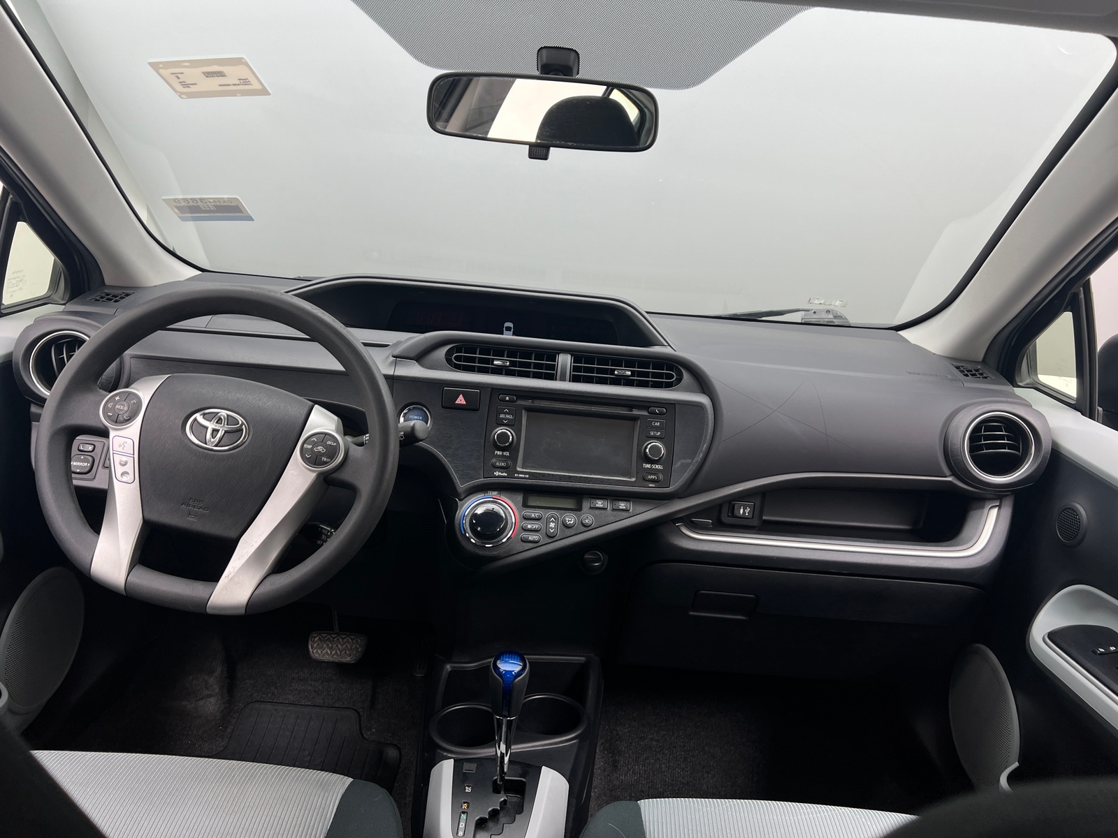 Thumbnail: 2014 Toyota Prius c - 3