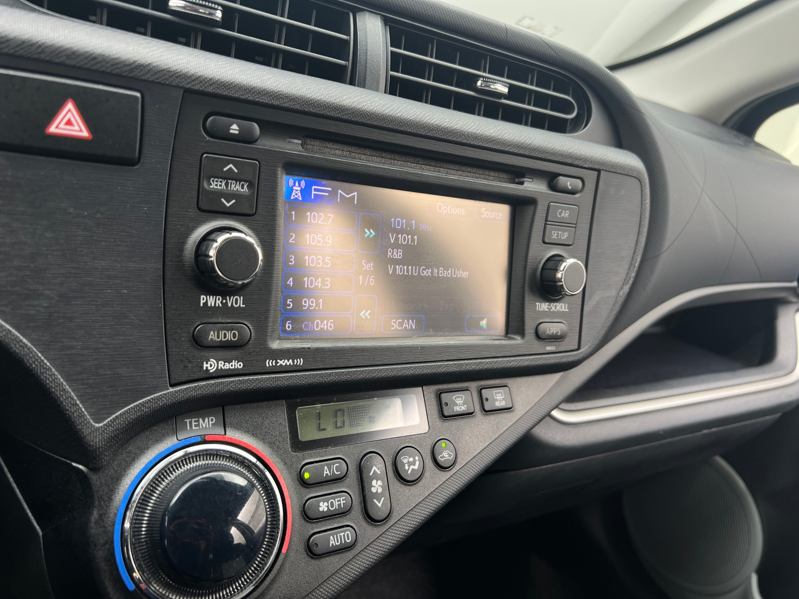 Thumbnail: 2014 Toyota Prius c - 4