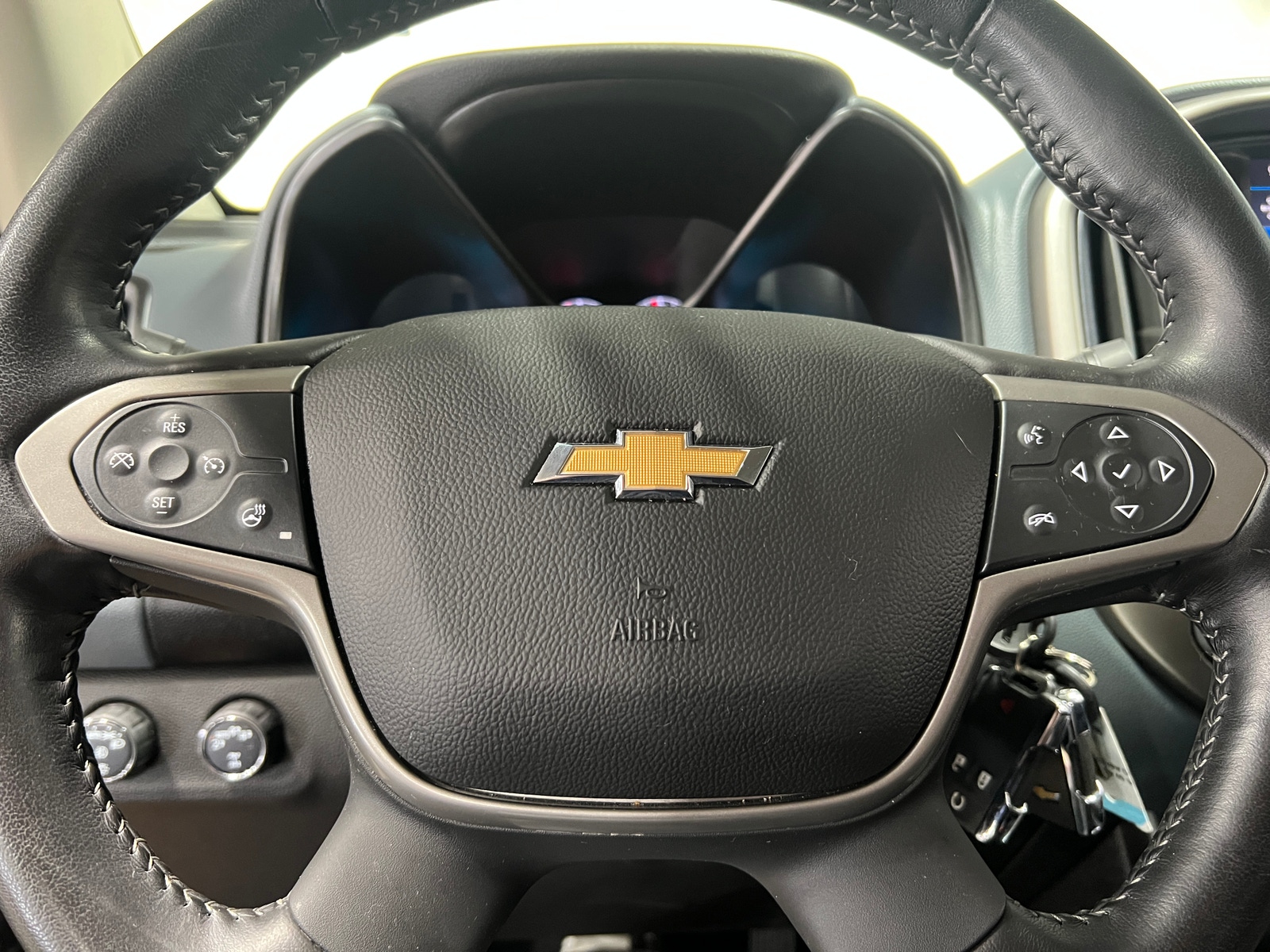 Thumbnail: 2022 Chevrolet Colorado - 4