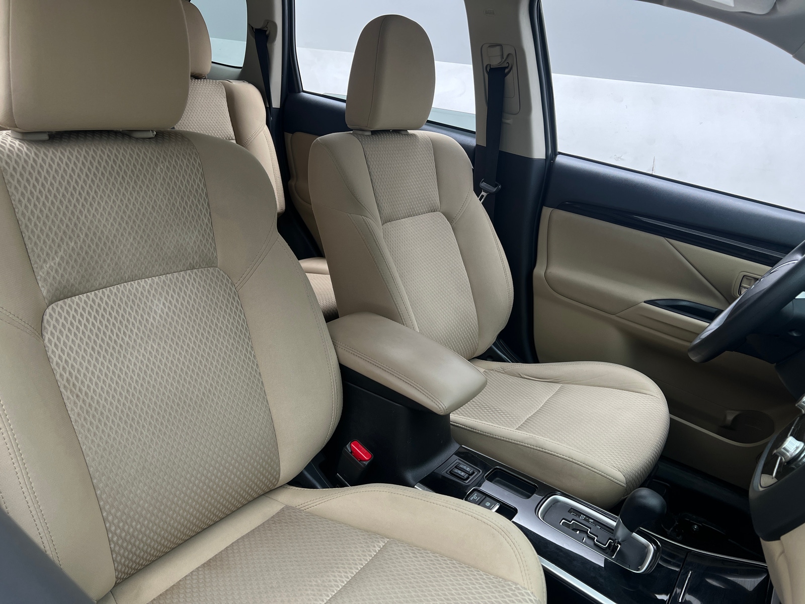 Thumbnail: 2020 Mitsubishi Outlander - 2