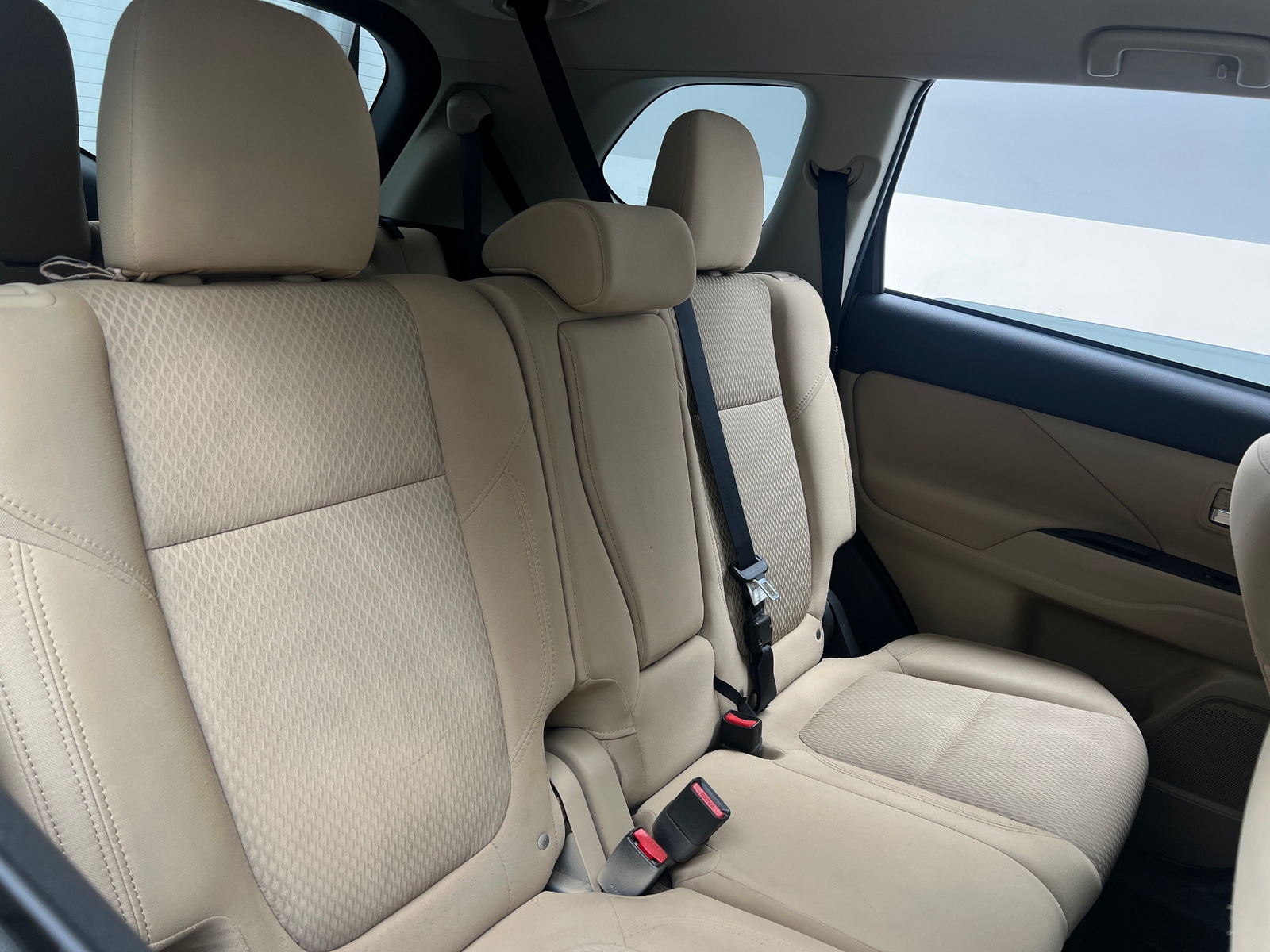 Thumbnail: 2020 Mitsubishi Outlander - 6