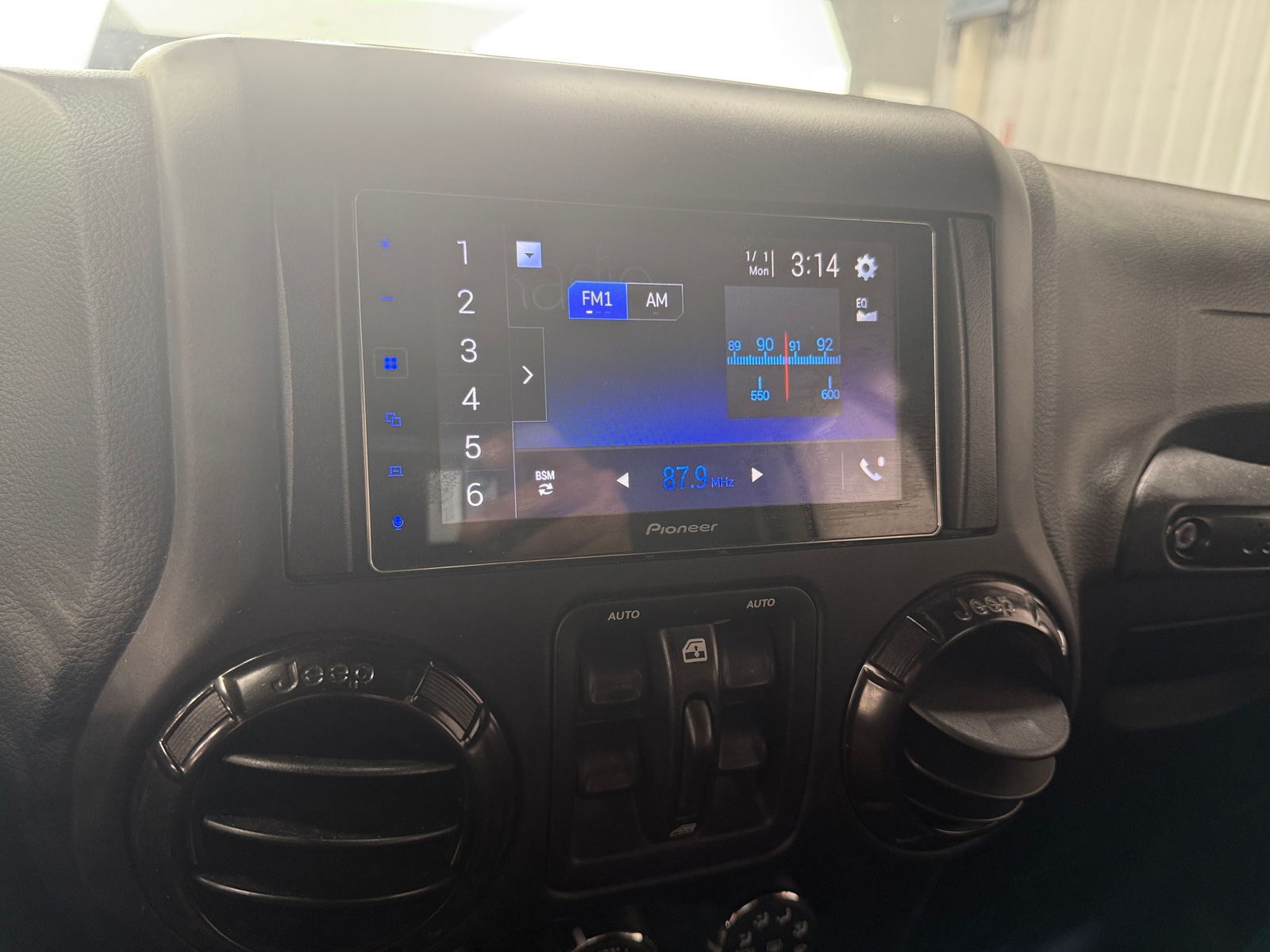 Thumbnail: 2017 Jeep Wrangler - 3