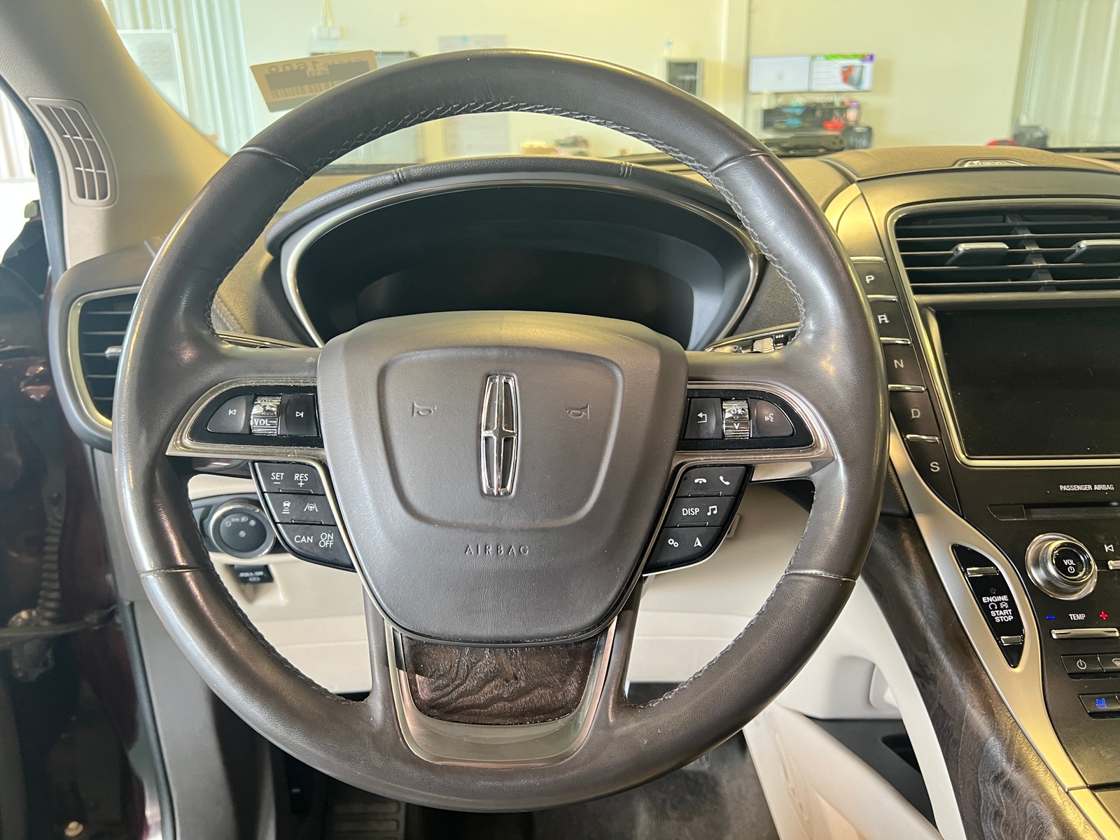 Thumbnail: 2019 Lincoln Nautilus - 4