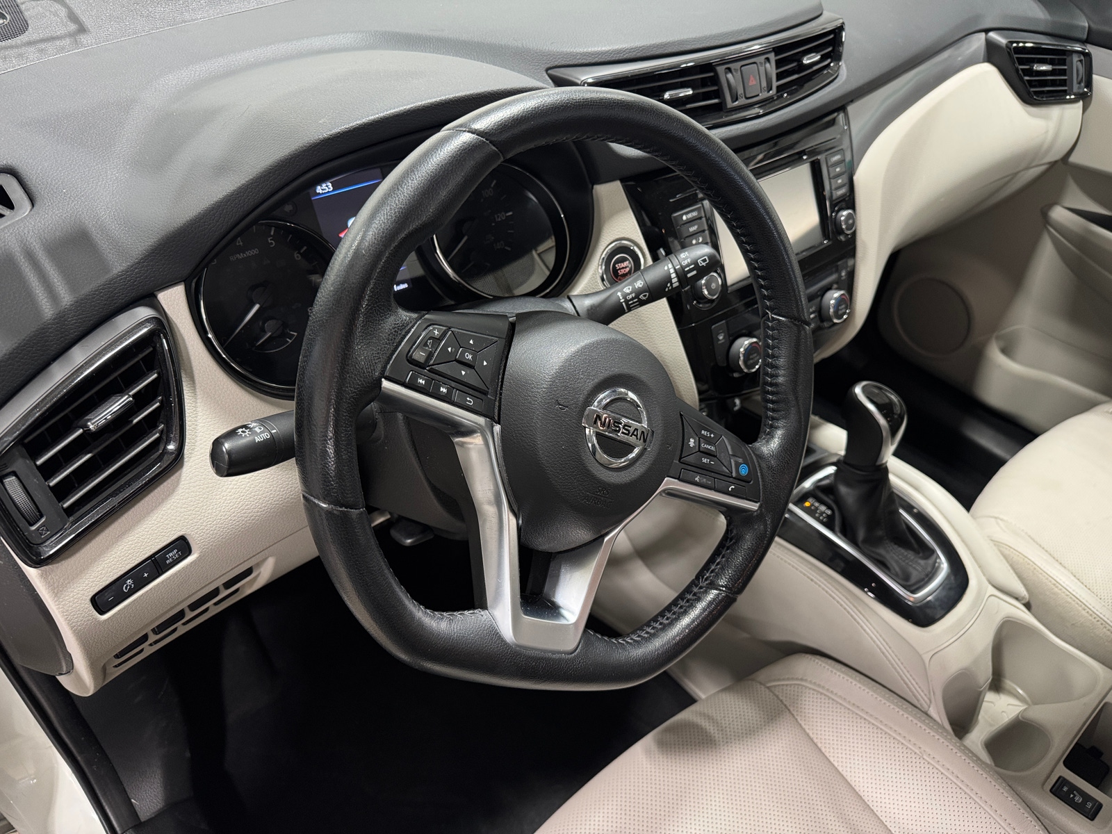 Thumbnail: 2020 Nissan Rogue Sport - 2
