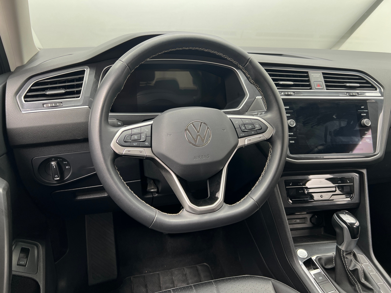 Thumbnail: 2024 Volkswagen Tiguan - 4