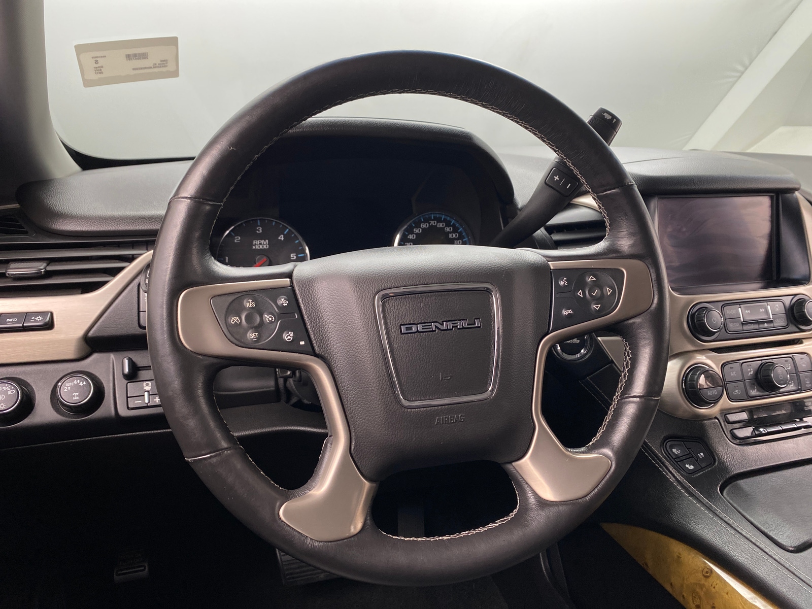 Thumbnail: 2017 GMC Yukon XL - 4