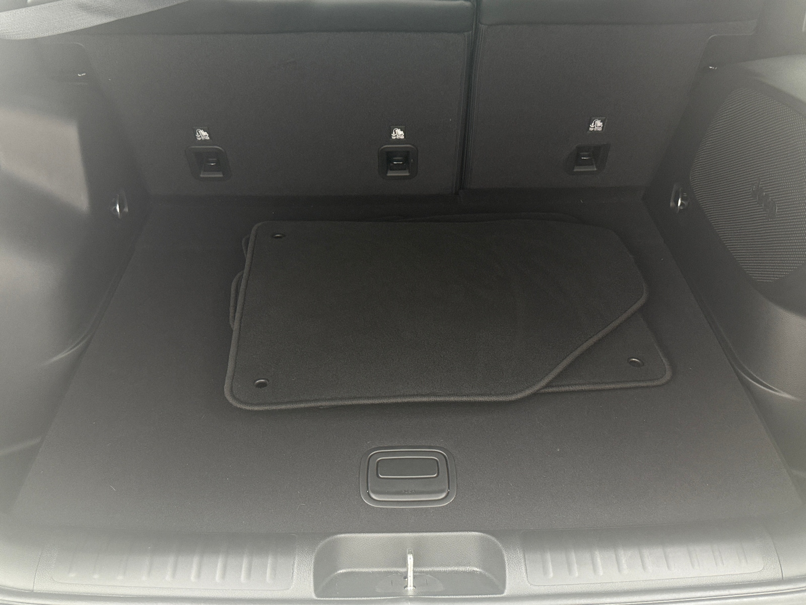 Thumbnail: 2019 Jeep Cherokee - 6
