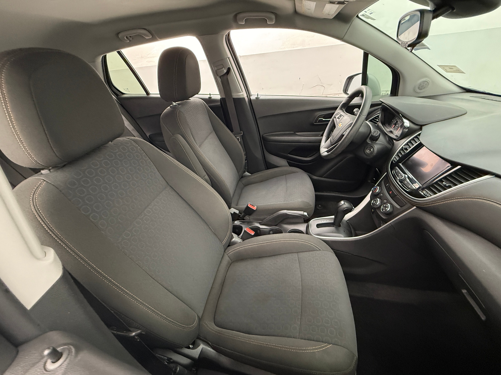 Thumbnail: 2022 Chevrolet Trax - 2