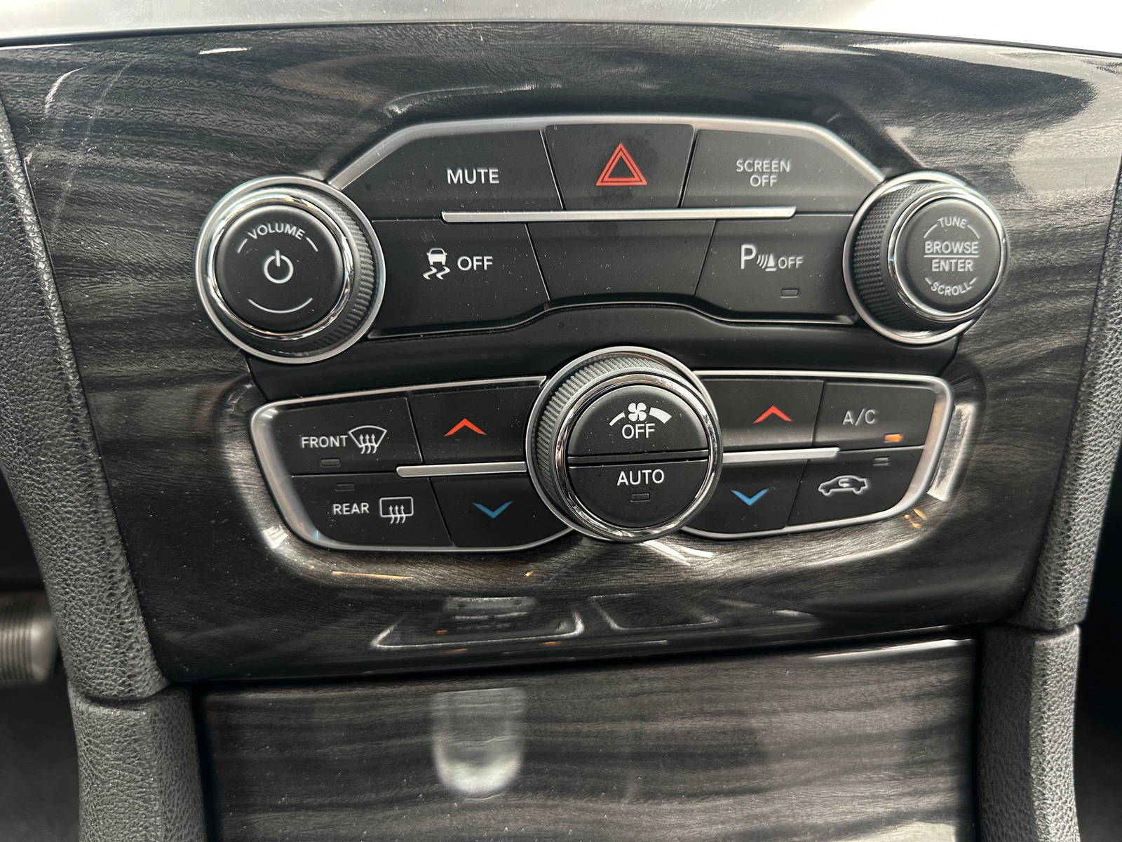 Thumbnail: 2021 Chrysler 300 - 3