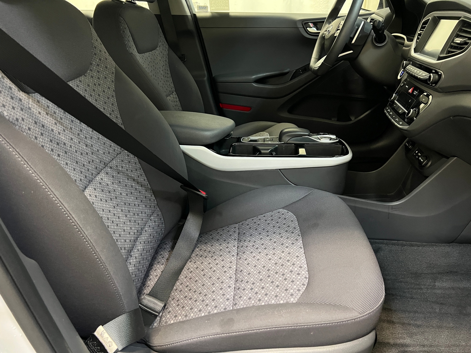 Thumbnail: 2019 Hyundai Ioniq - 2