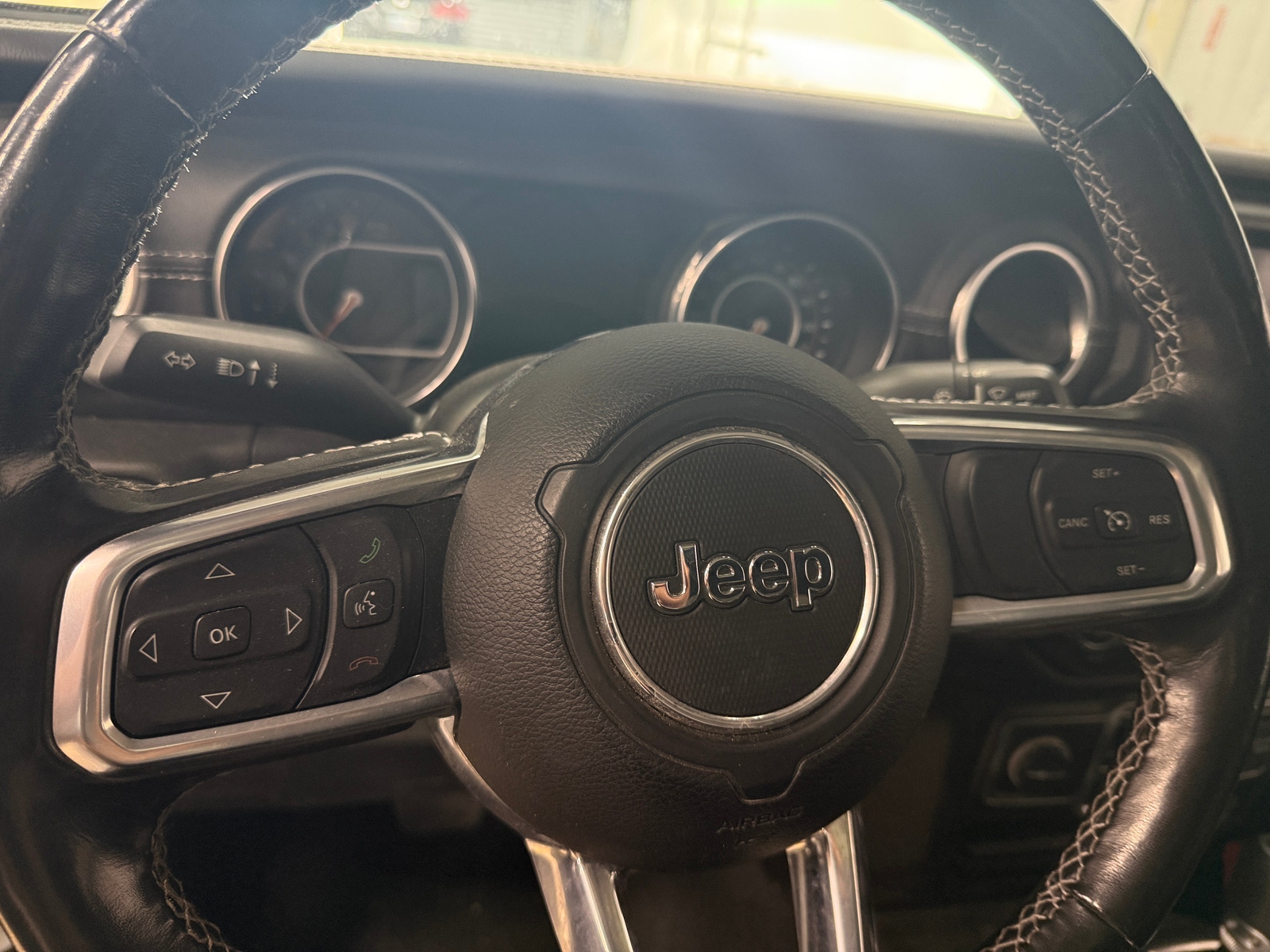 Thumbnail: 2021 Jeep Gladiator - 4