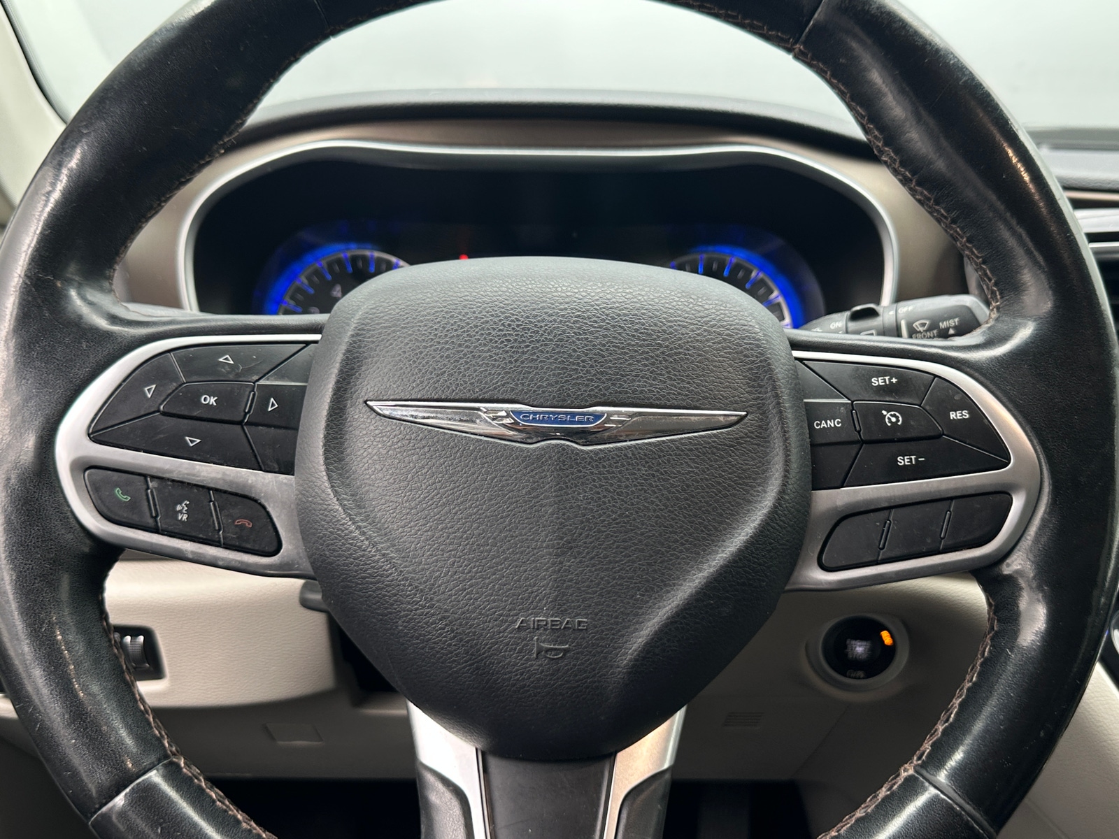 Thumbnail: 2017 Chrysler Pacifica - 4