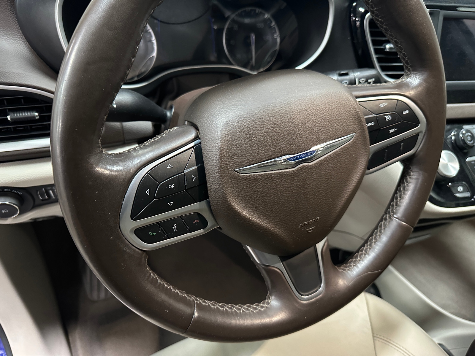 Thumbnail: 2020 Chrysler Pacifica - 4