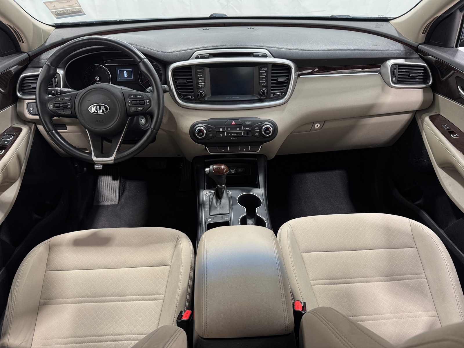 Thumbnail: 2017 Kia Sorento - 3