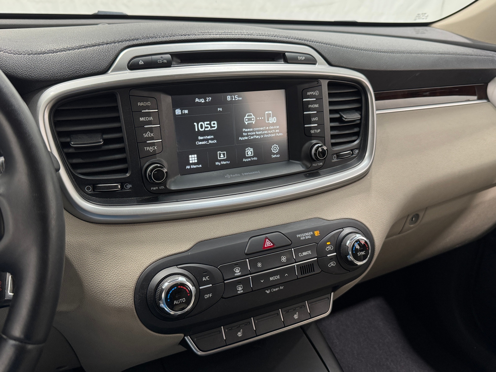 Thumbnail: 2017 Kia Sorento - 4