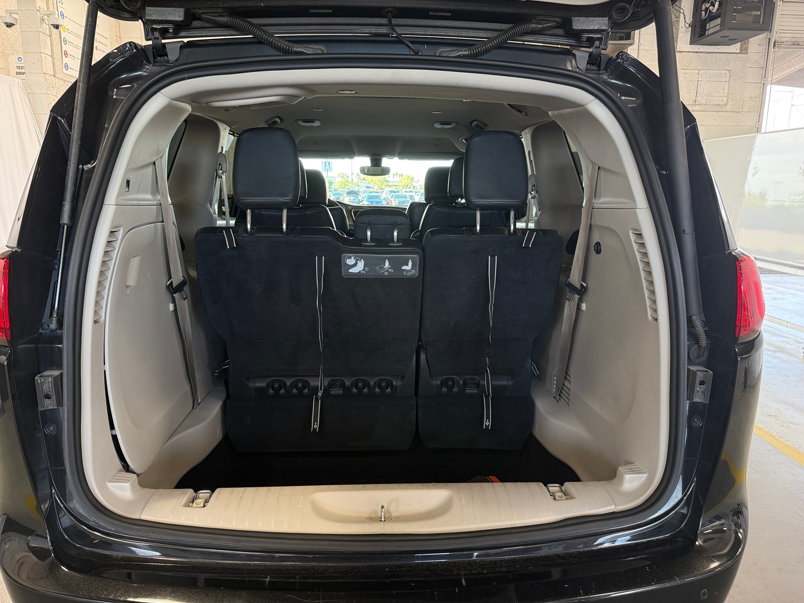 Thumbnail: 2019 Chrysler Pacifica - 6