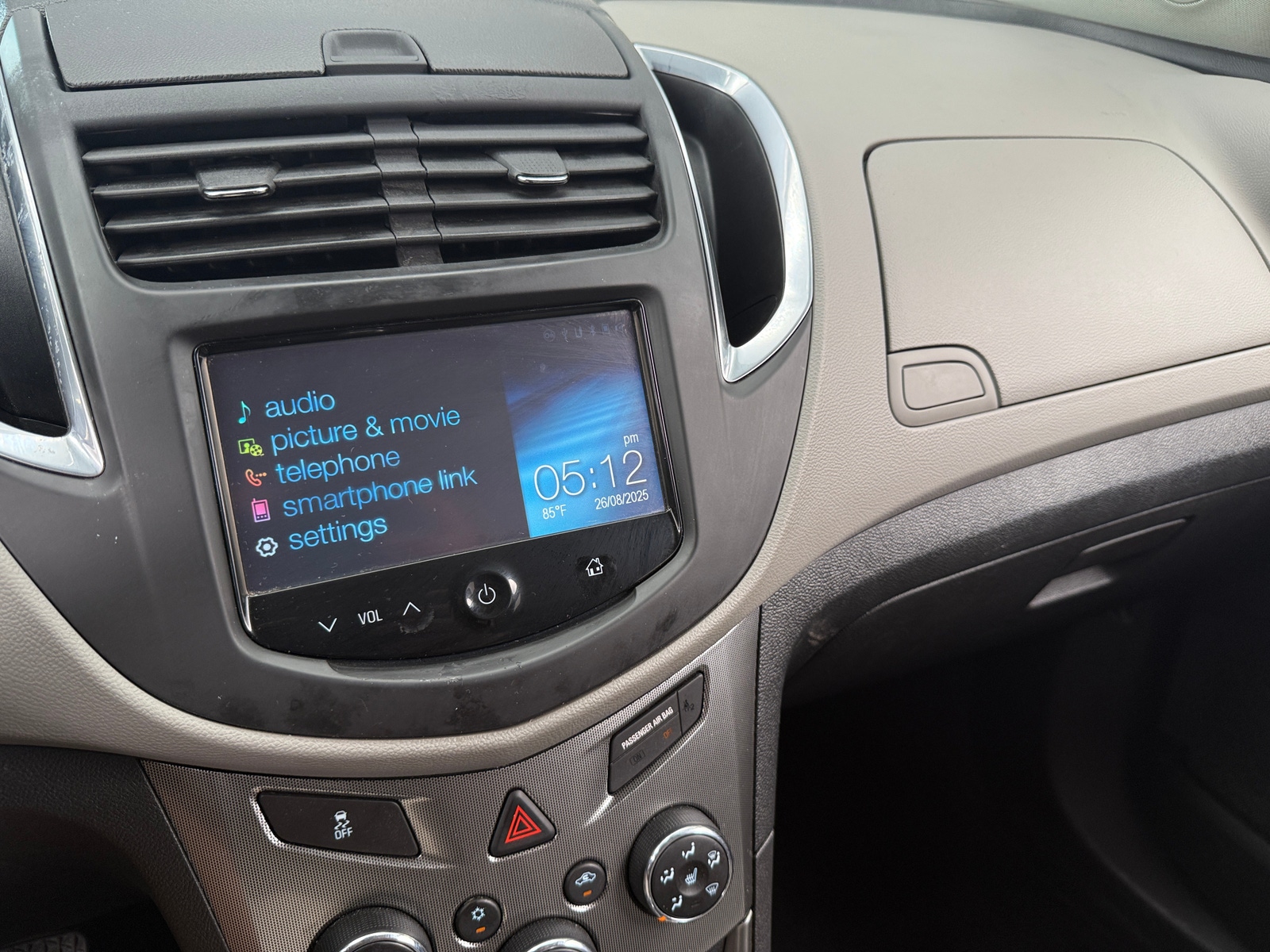 Thumbnail: 2015 Chevrolet Trax - 3