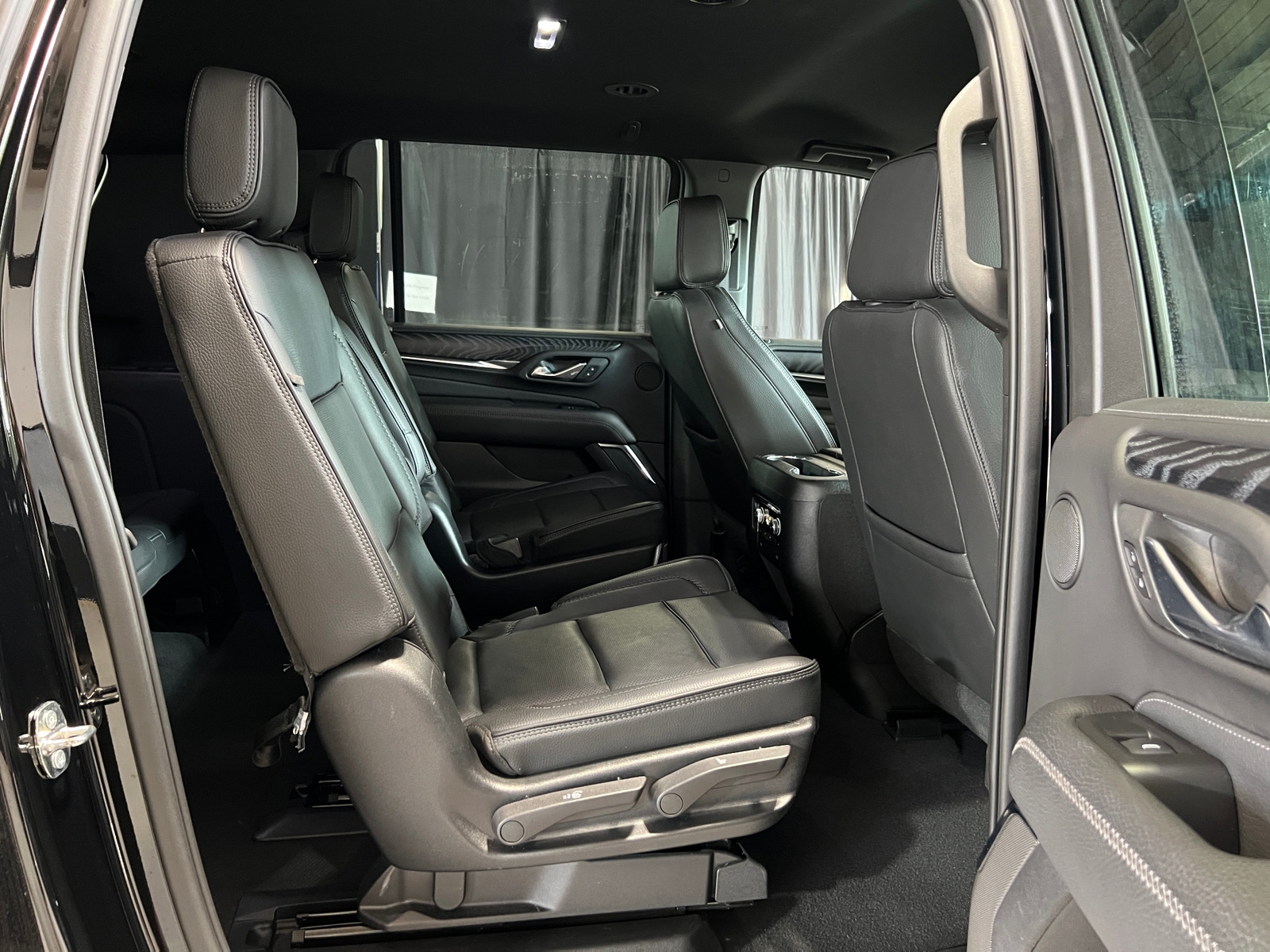 Thumbnail: 2023 GMC Yukon XL - 5