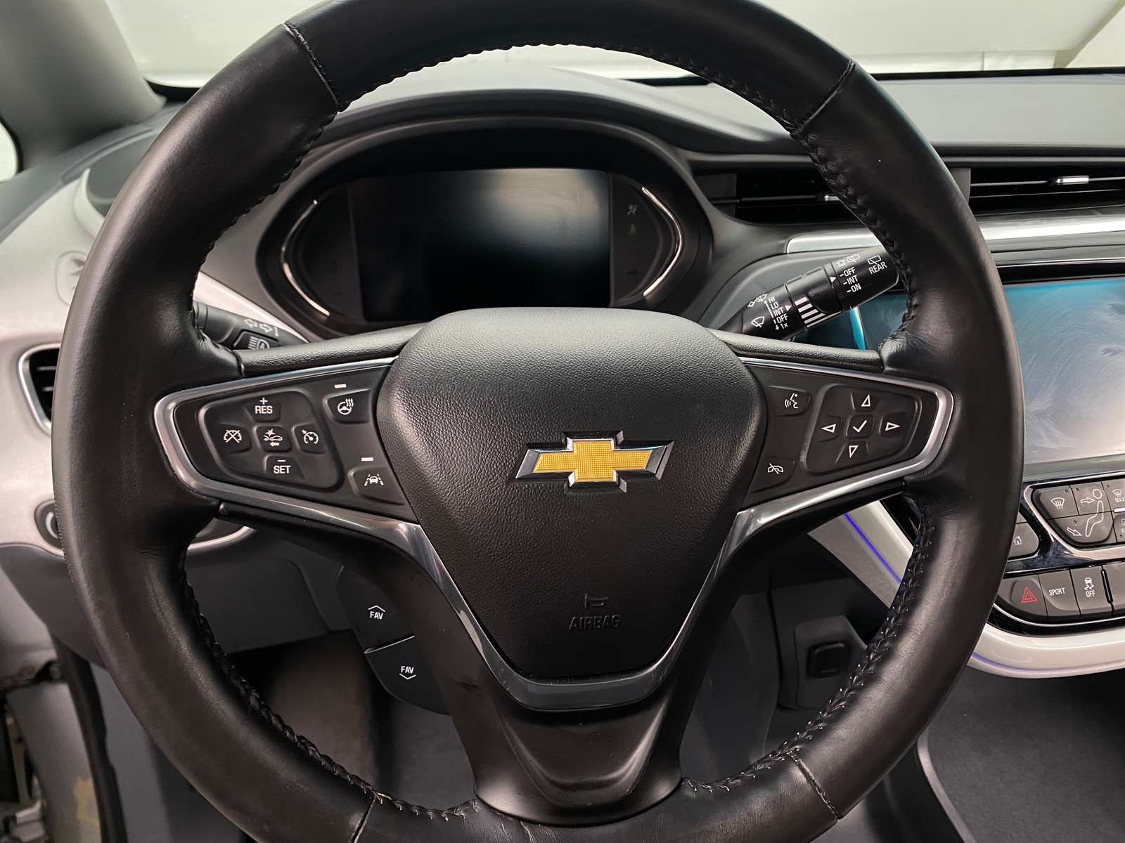 Thumbnail: 2017 Chevrolet Bolt EV - 4