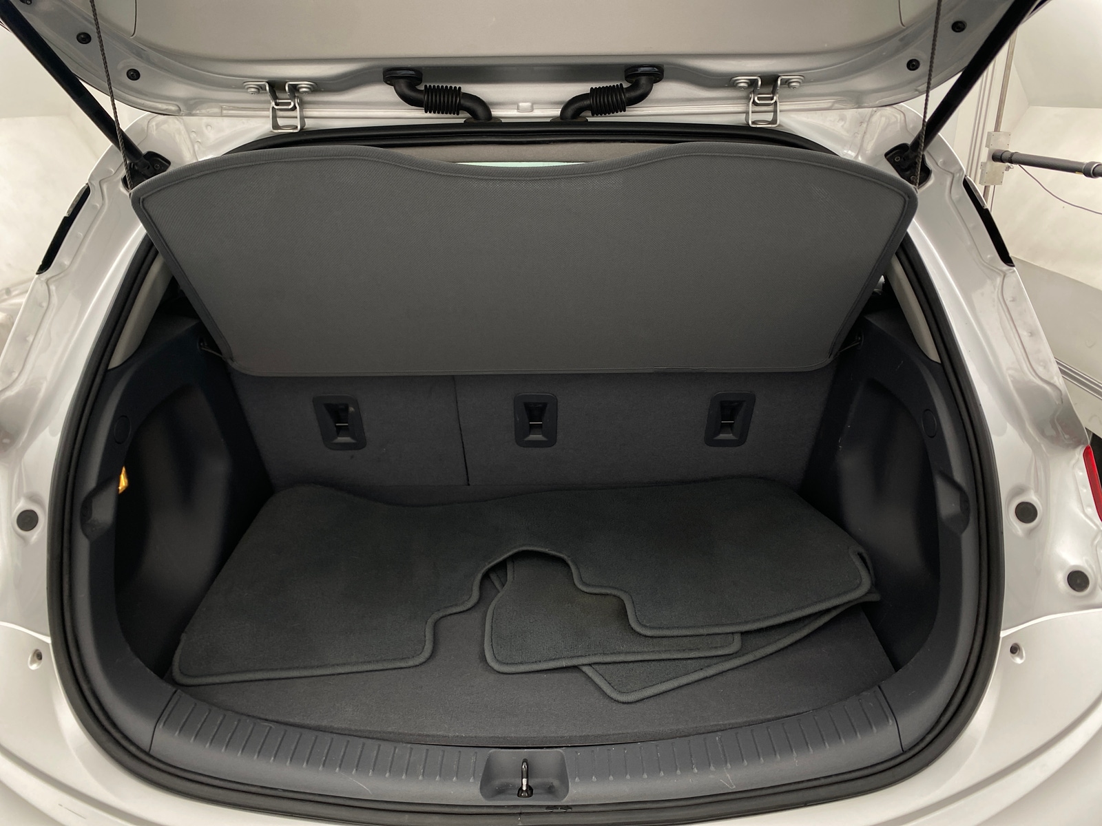 Thumbnail: 2017 Chevrolet Bolt EV - 6