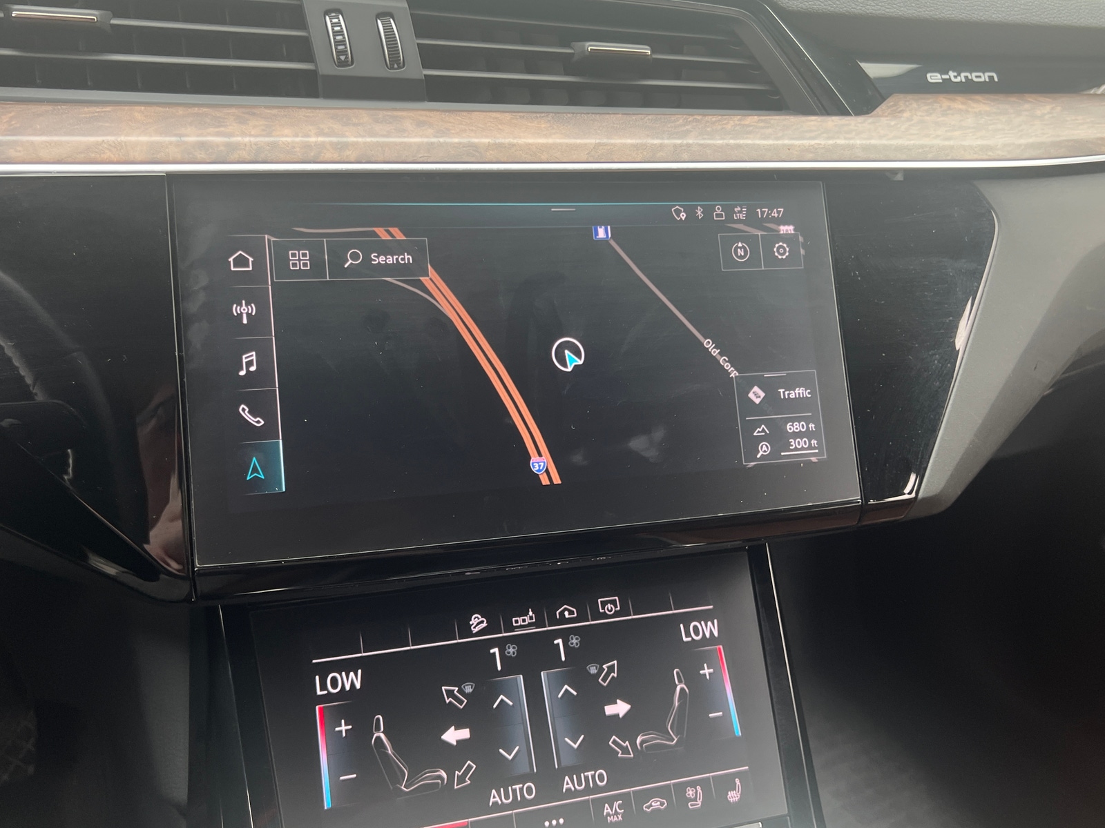 Thumbnail: 2019 Audi e-tron - 3