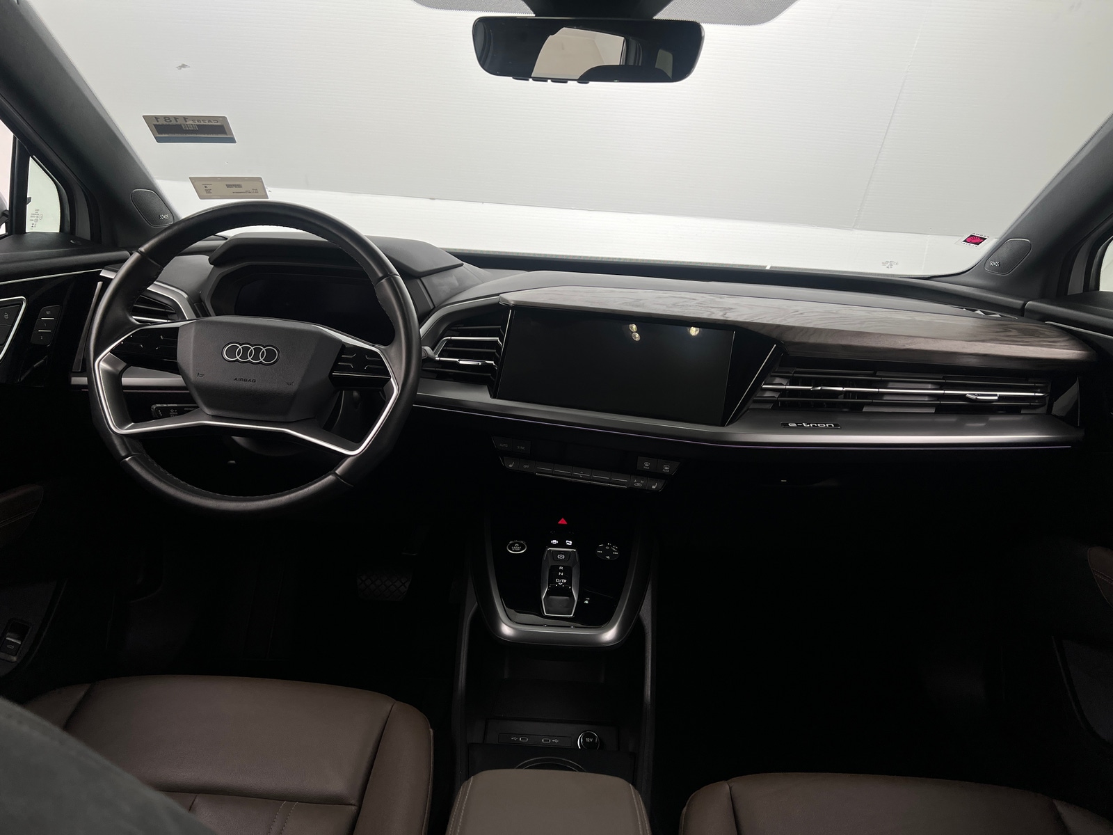 Thumbnail: 2023 Audi Q4 e-tron - 2