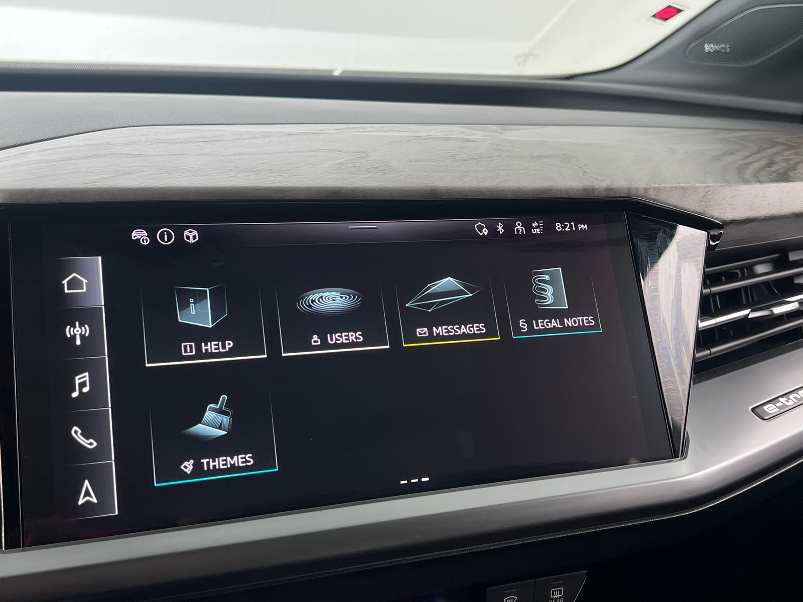 Thumbnail: 2023 Audi Q4 e-tron - 3
