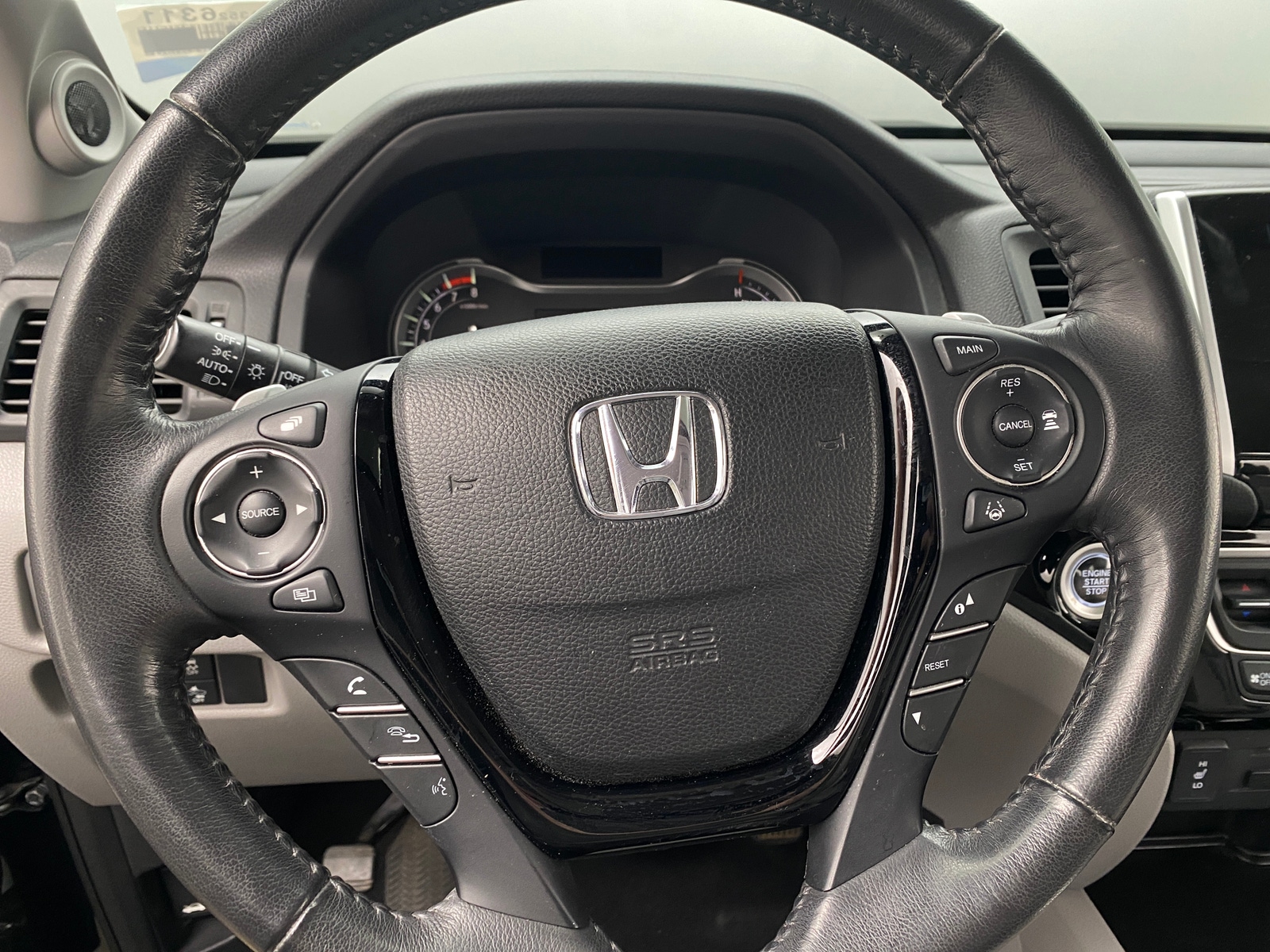 Thumbnail: 2017 Honda Pilot - 4
