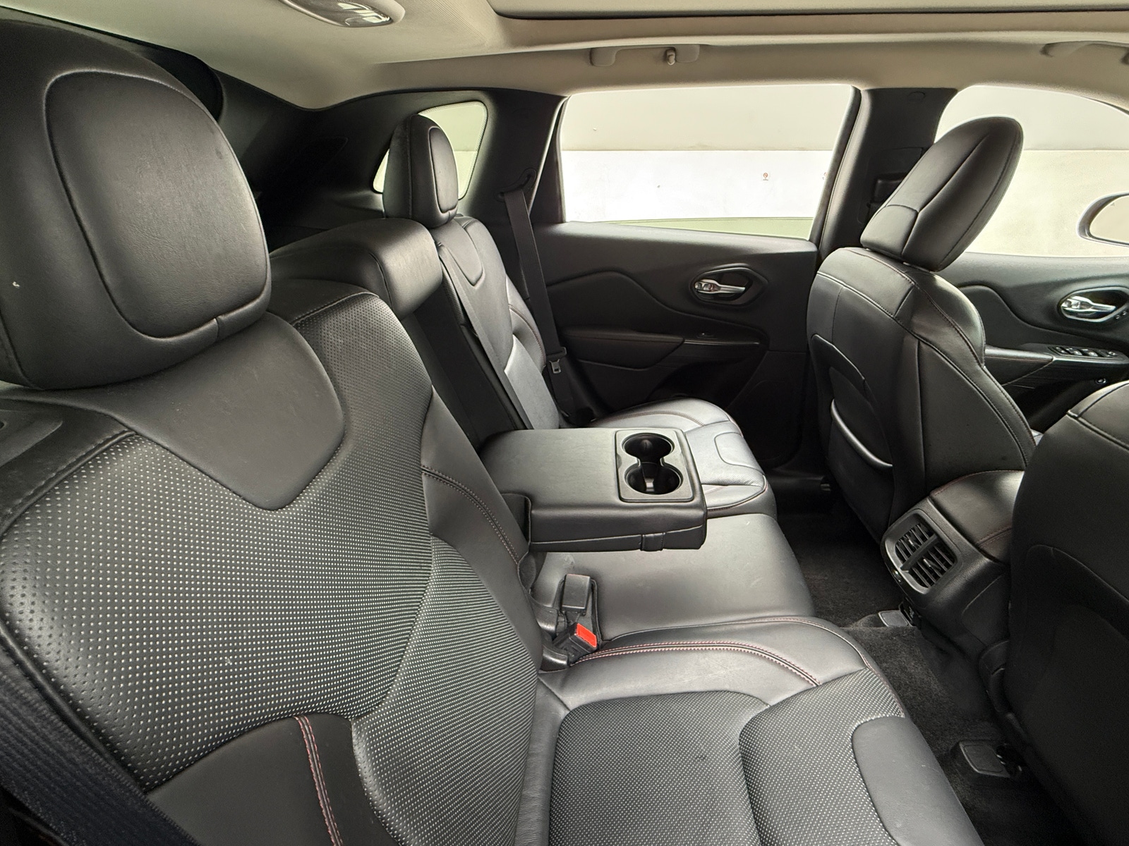 Thumbnail: 2015 Jeep Cherokee - 6