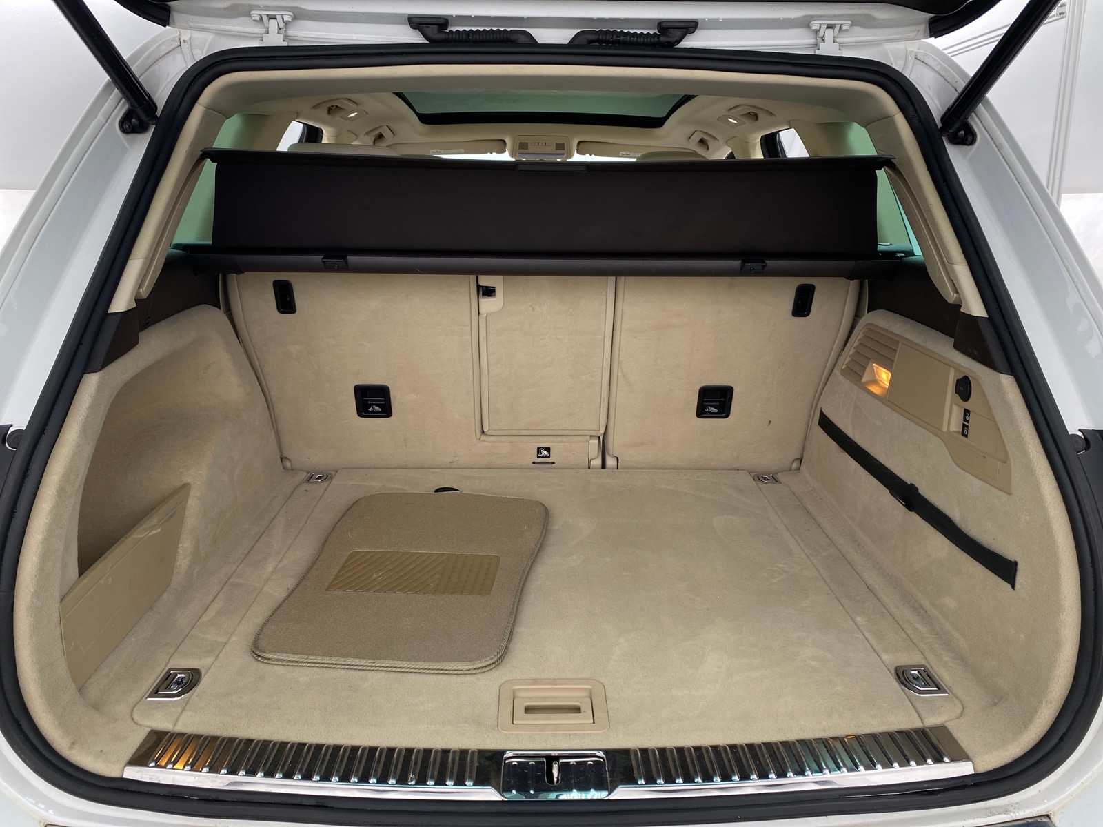 Thumbnail: 2016 Volkswagen Touareg - 7