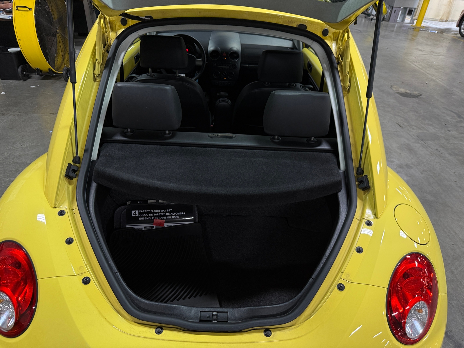 Thumbnail: 2010 Volkswagen New Beetle - 5
