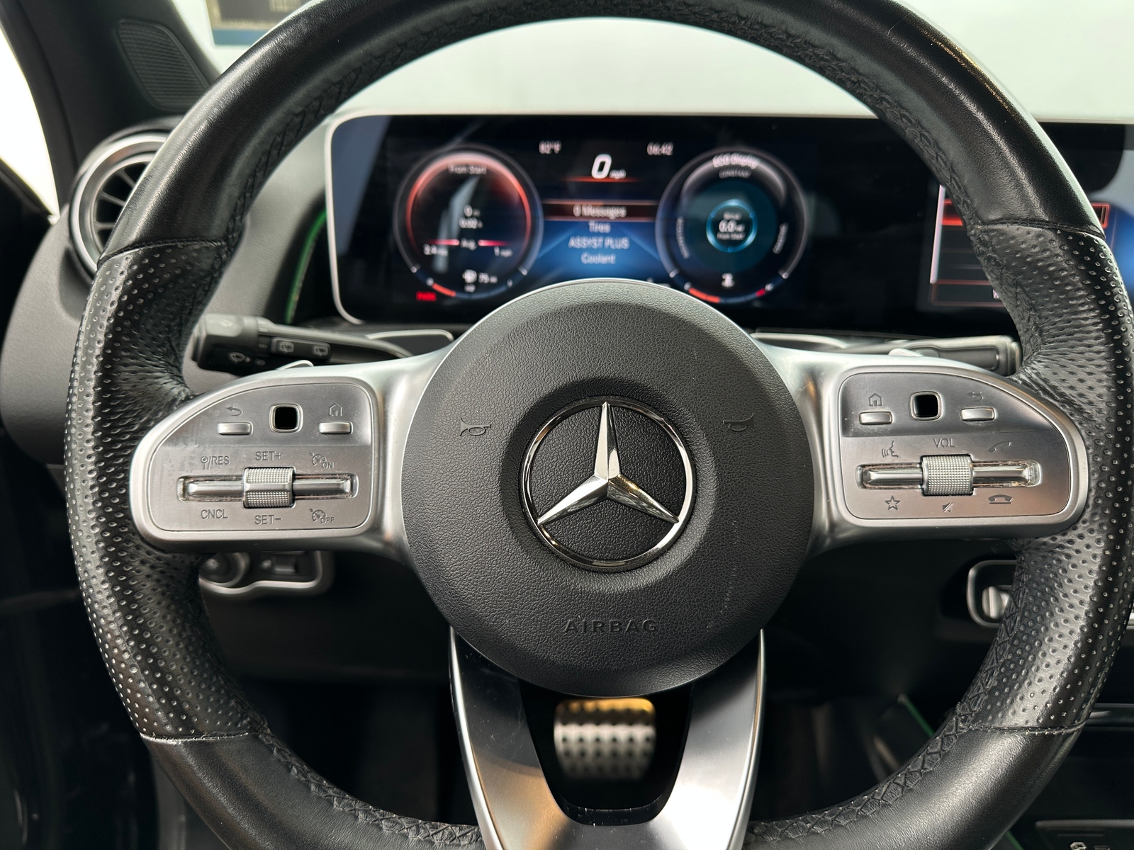 Thumbnail: 2021 Mercedes-Benz GLB - 4