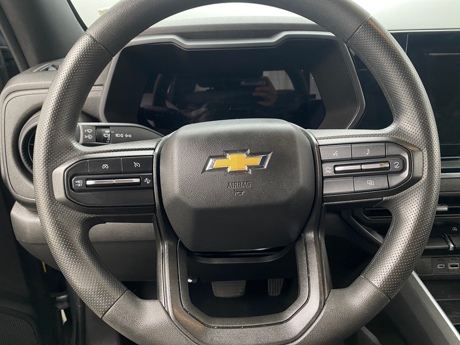 Thumbnail: 2024 Chevrolet Colorado - 5