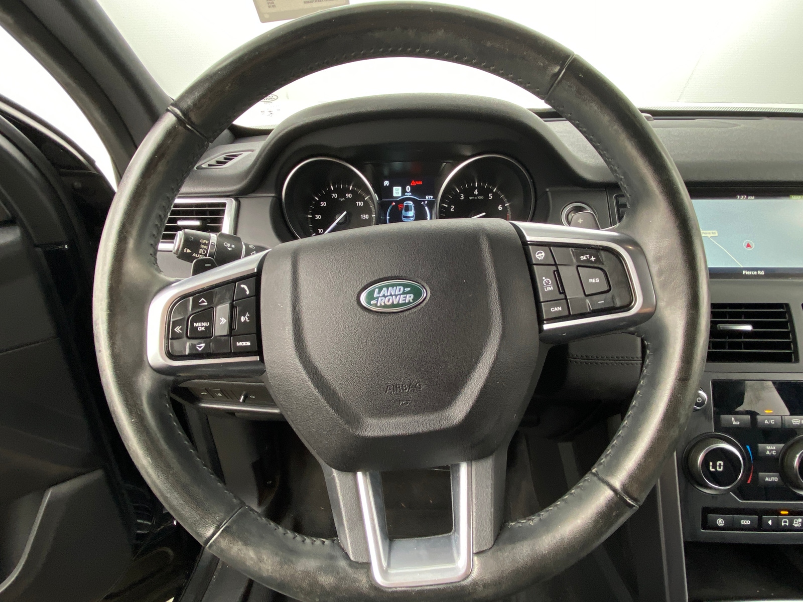 Thumbnail: 2019 Land Rover Discovery Sport - 4