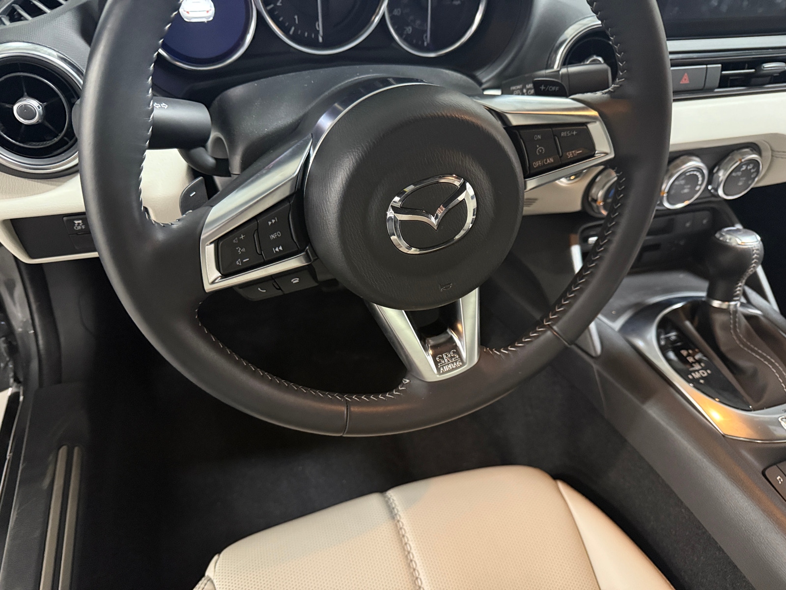 Thumbnail: 2021 Mazda MX-5 Miata - 4