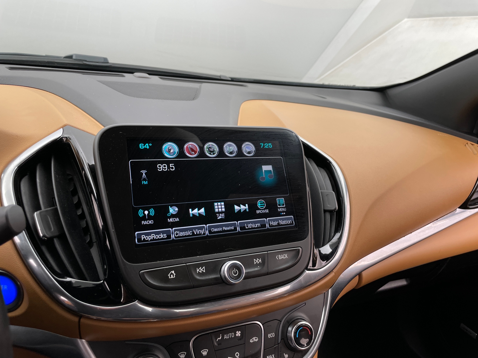 Thumbnail: 2017 Chevrolet Volt - 3