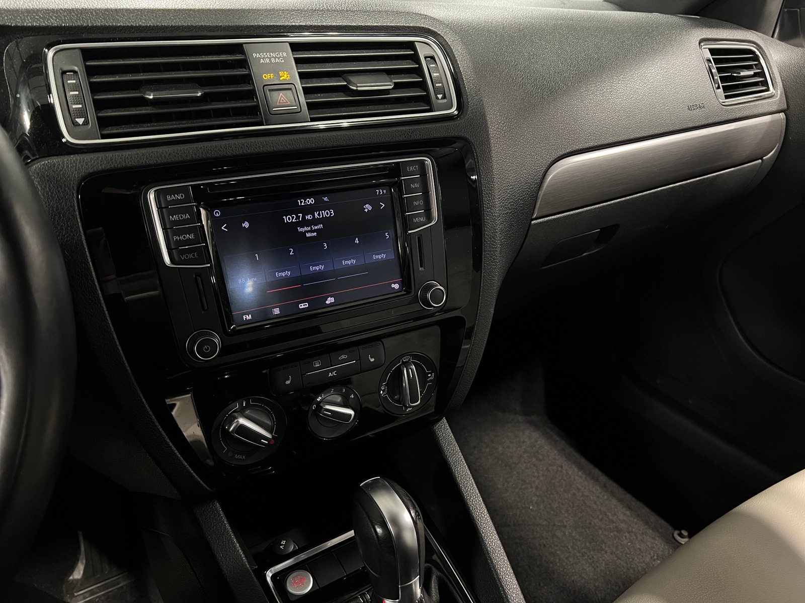 Thumbnail: 2016 Volkswagen Jetta - 3