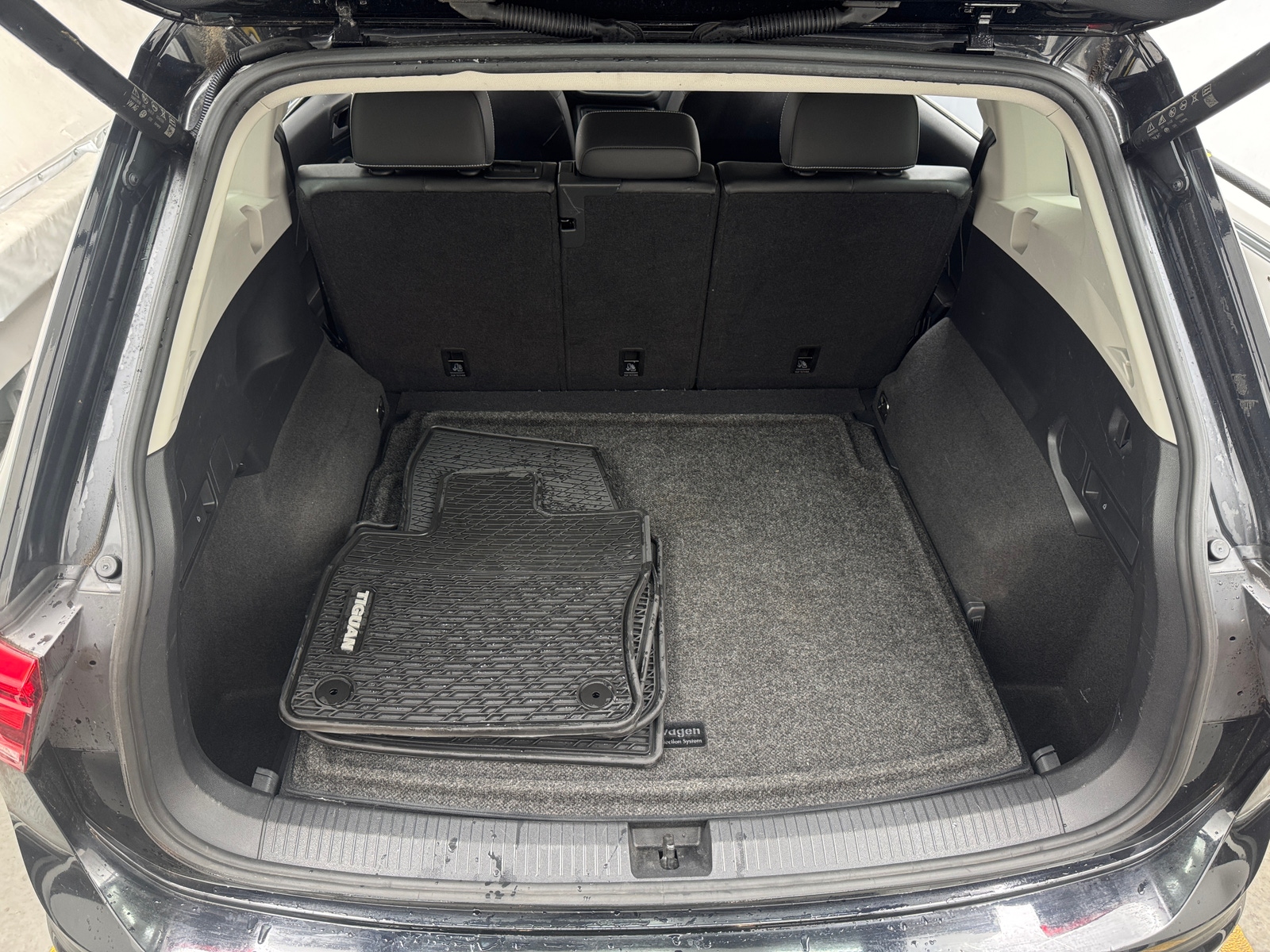 Thumbnail: 2022 Volkswagen Tiguan - 6