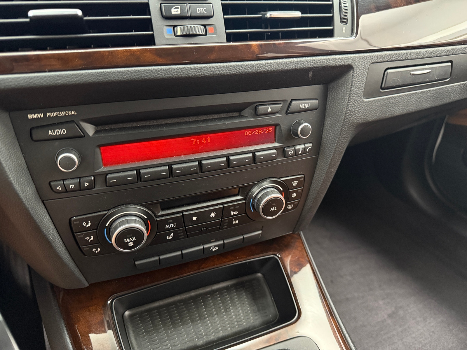 Thumbnail: 2011 BMW 3 Series - 3