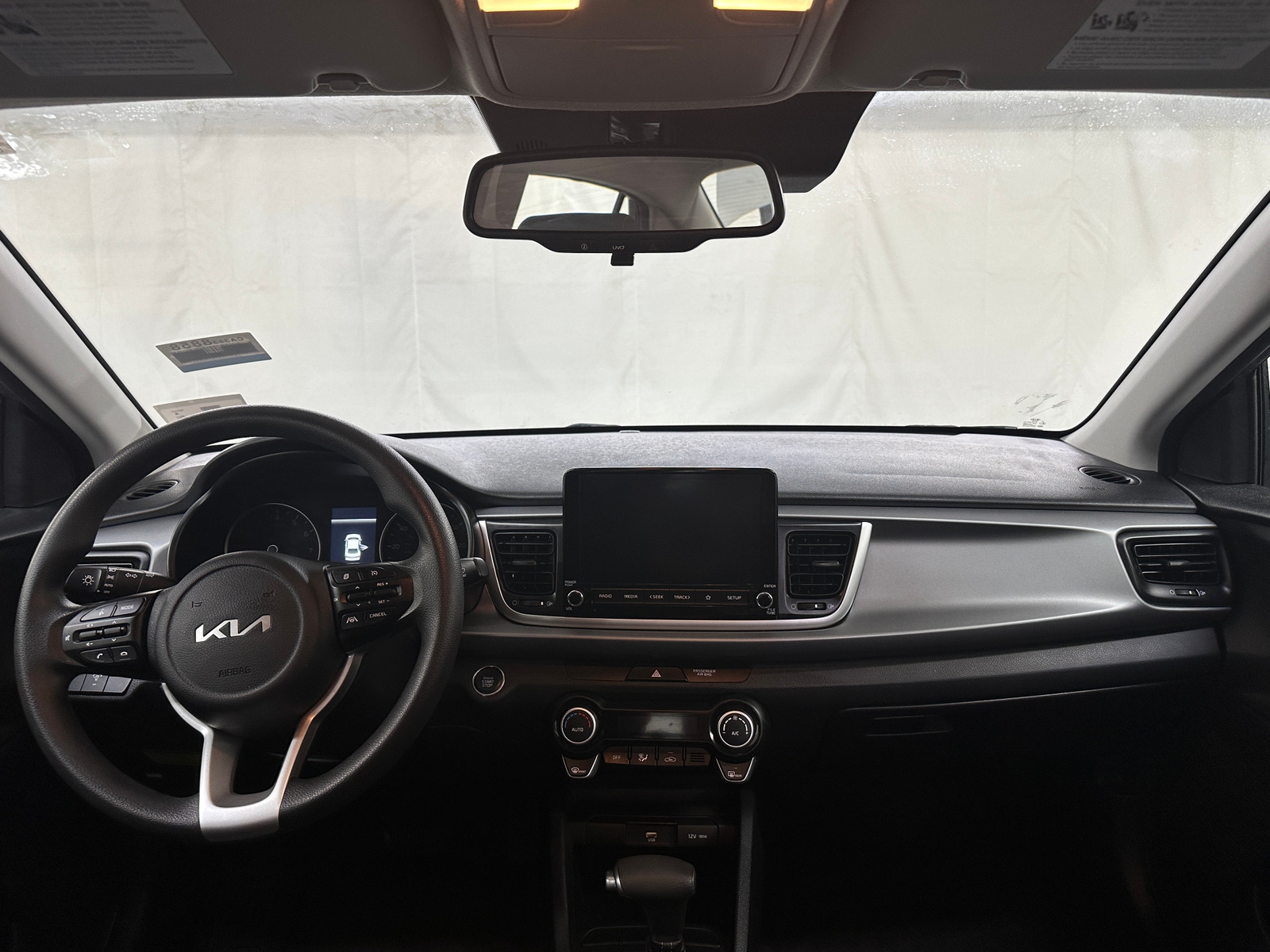 Thumbnail: 2022 Kia Rio - 3