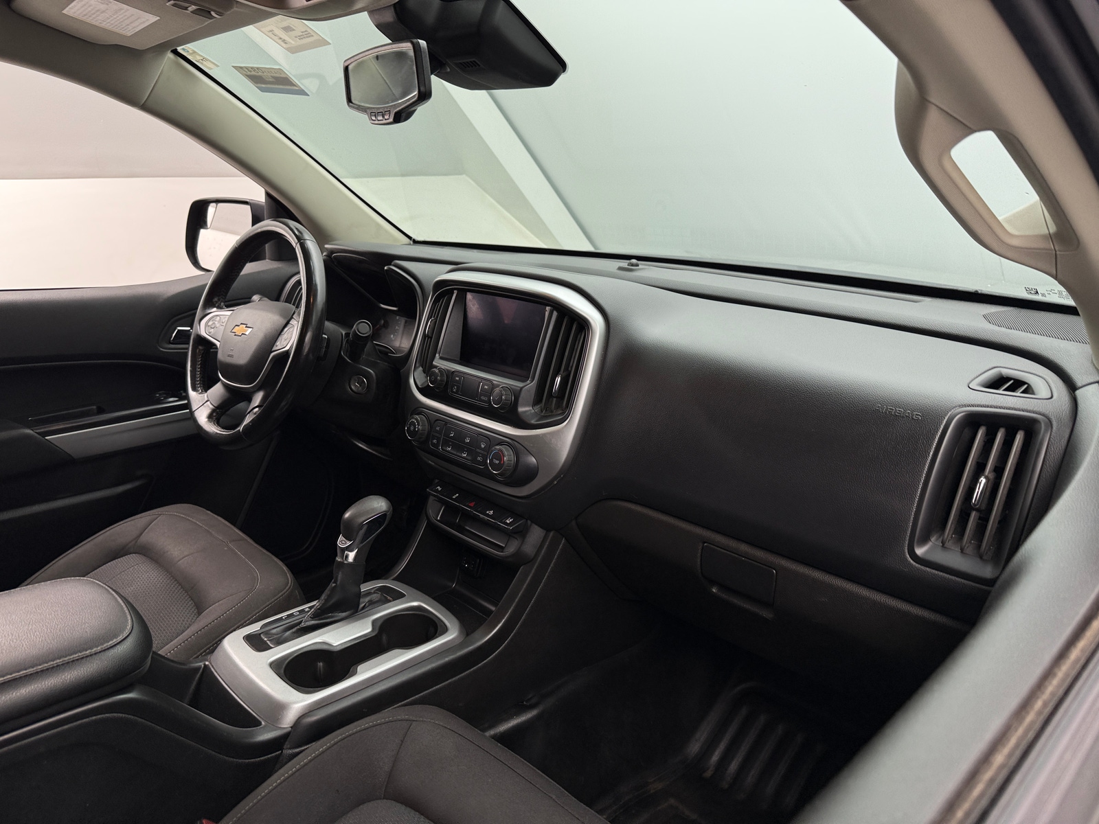 Thumbnail: 2022 Chevrolet Colorado - 3