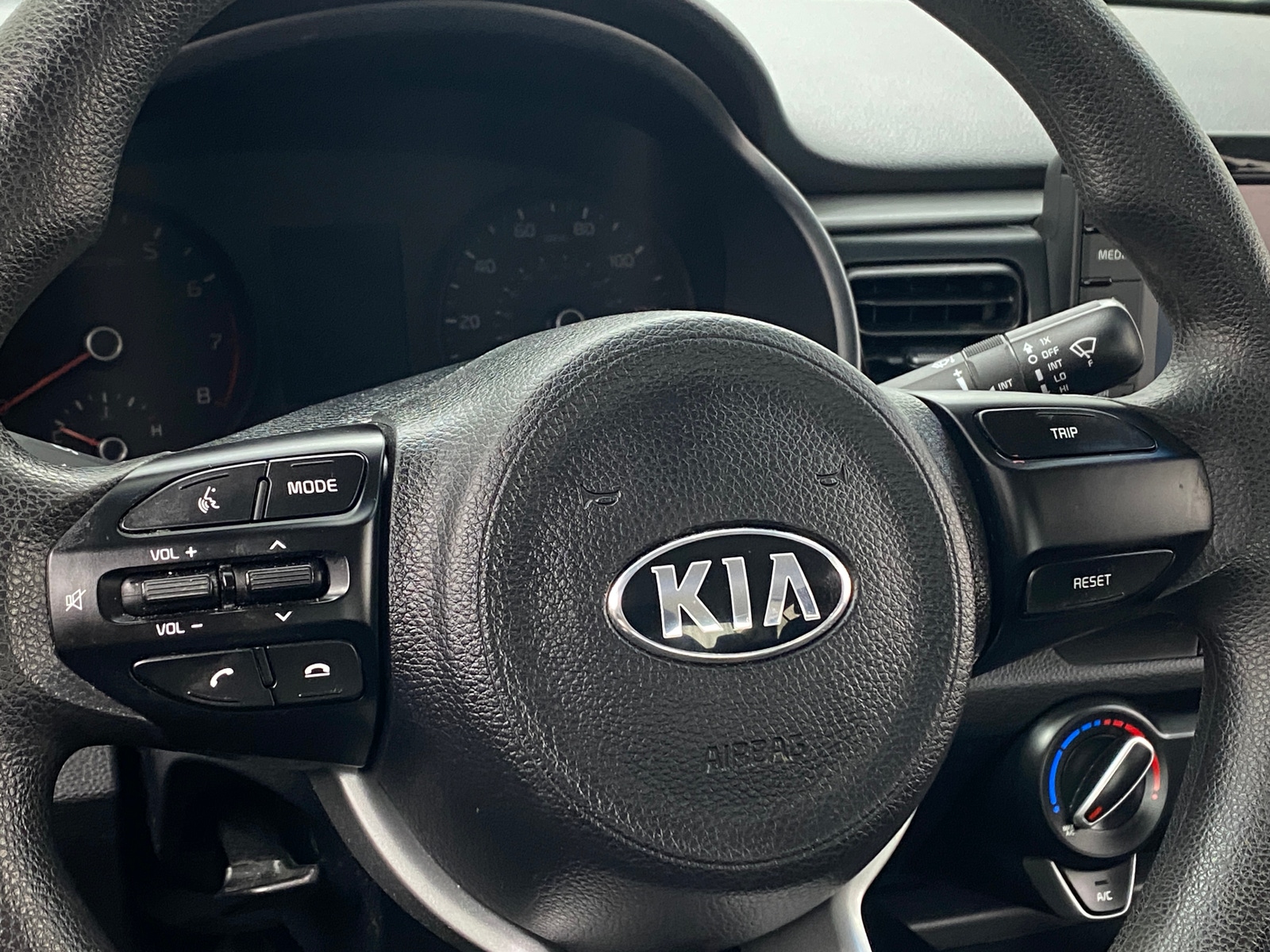 Thumbnail: 2020 Kia Rio - 5